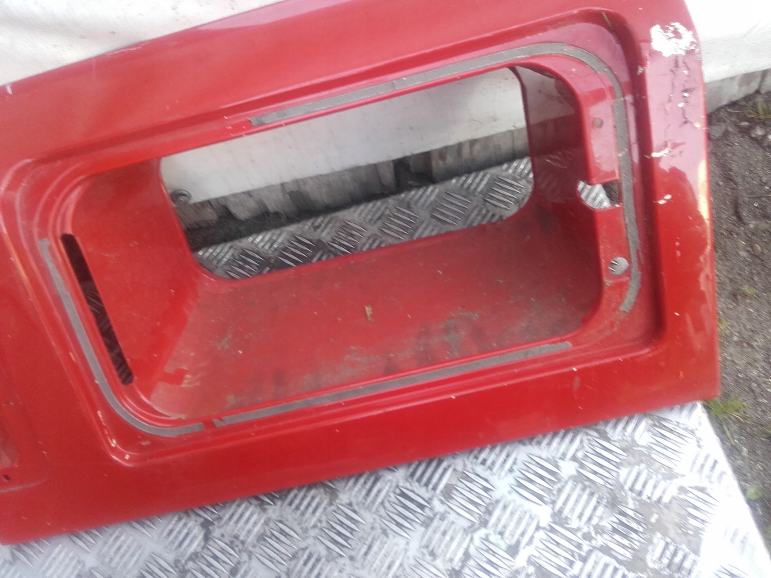 LEWY SCHOWEK KABINY OBUDOWA DRZWICZKI DAF CF CF85 Car type Trucks