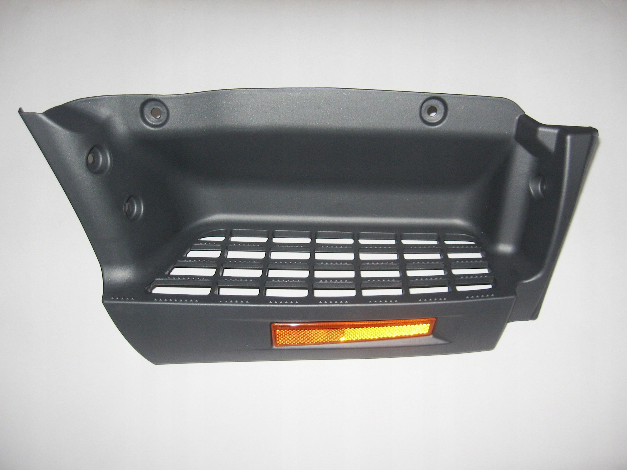 MITSUBISHI FUSO CANTER - STOPIEŃ KABINY STR. PRAWA