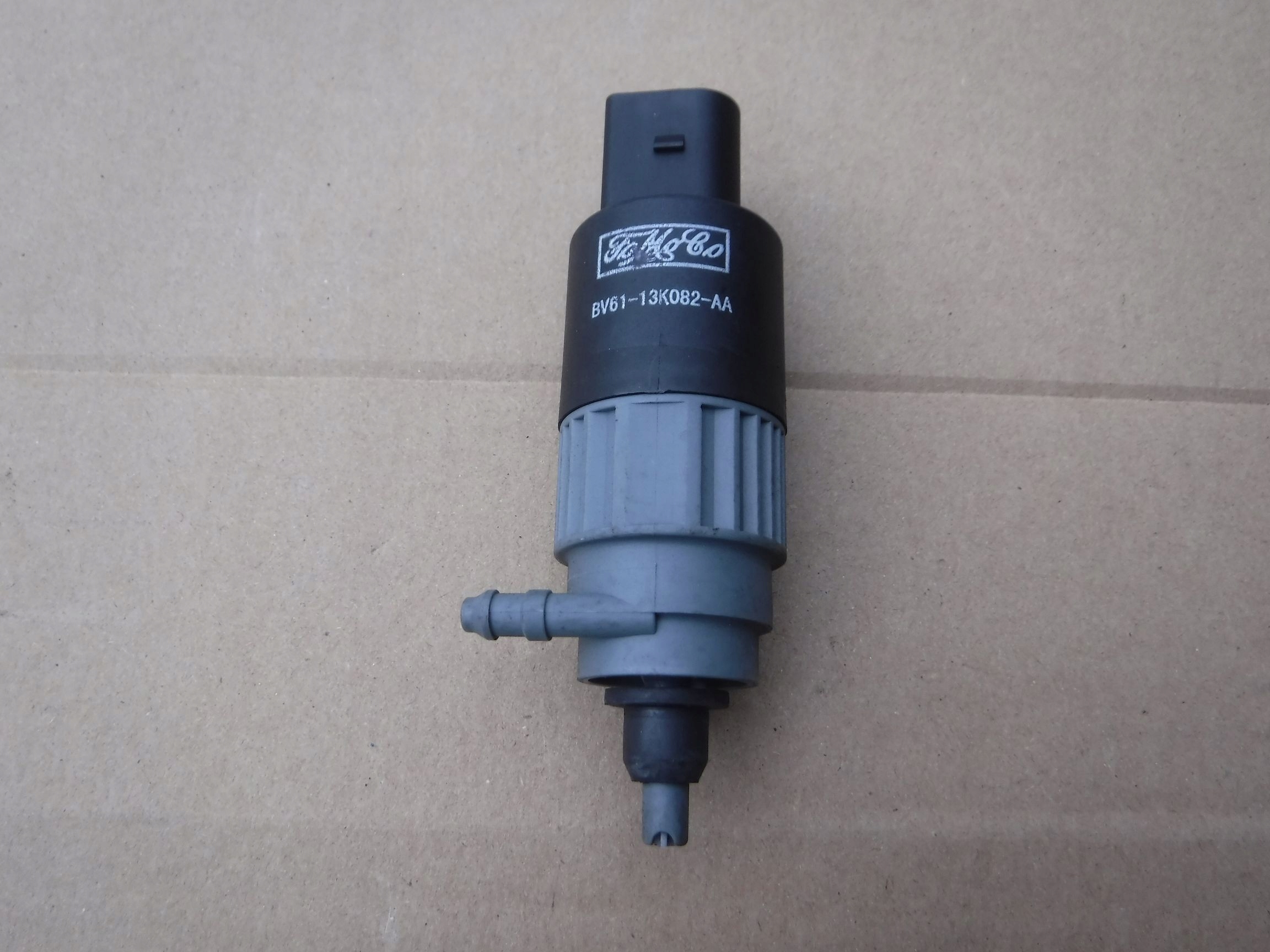 Pompka SPRYSKIWACZY NA LAMPY FORD FOCUS MK3 C MAX