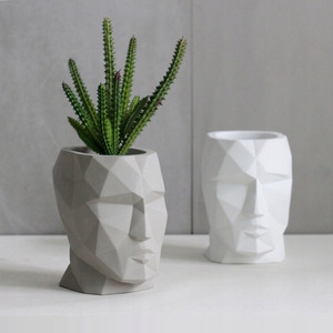 Doniczka,osłonka głowa. Materiał beton