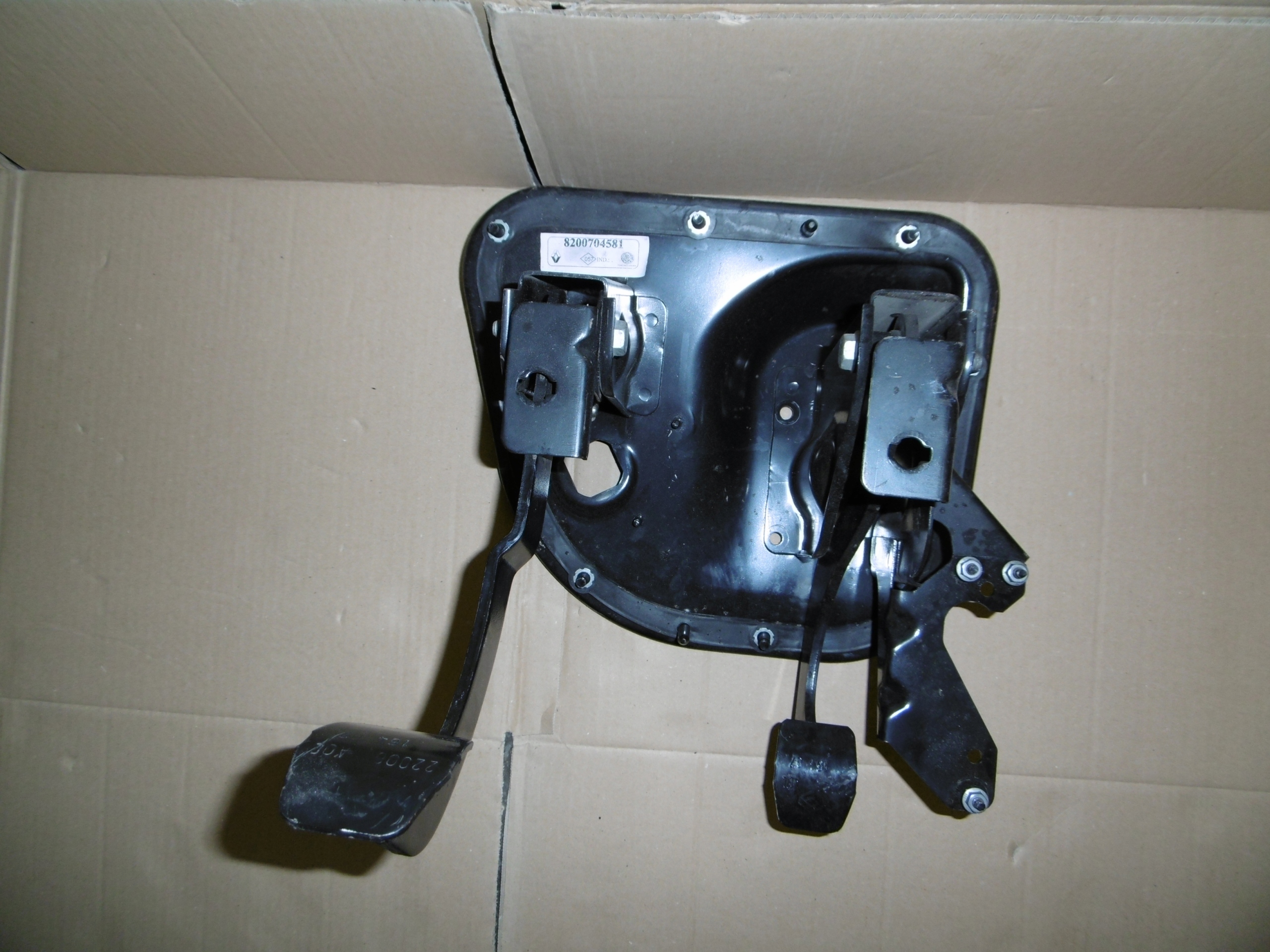 8200704581 - MASTER 2 MOVANO INTERSTAR 04 - 2.5 ОСНОВАНИЕ ПЕДАЛЕЙ