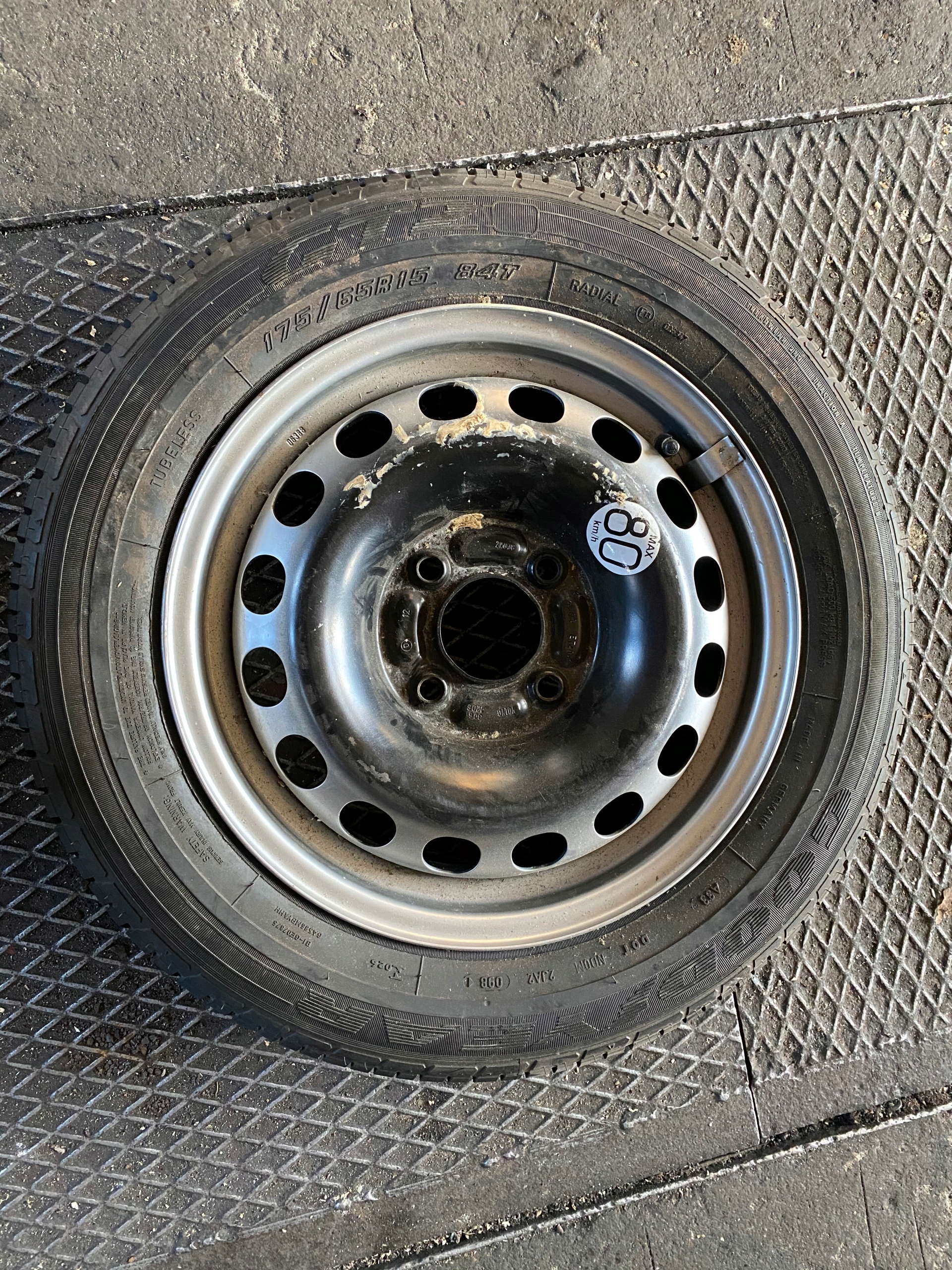 190 VOLVO DOJAZDÓWKA KOŁO DOJAZDOWE R15