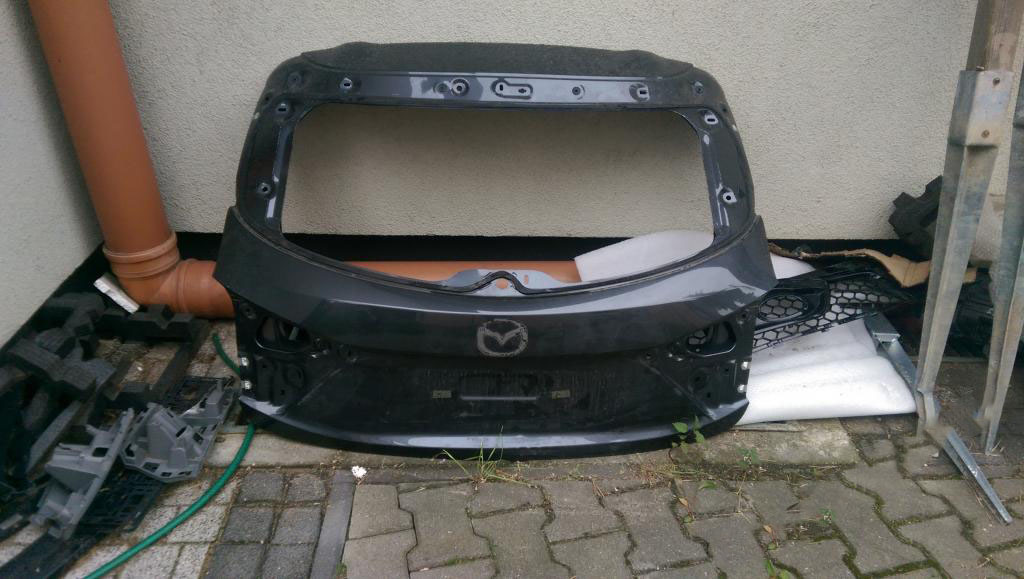 Mazda 3 od 2013 tylna klapa pokrywa bagażnika
