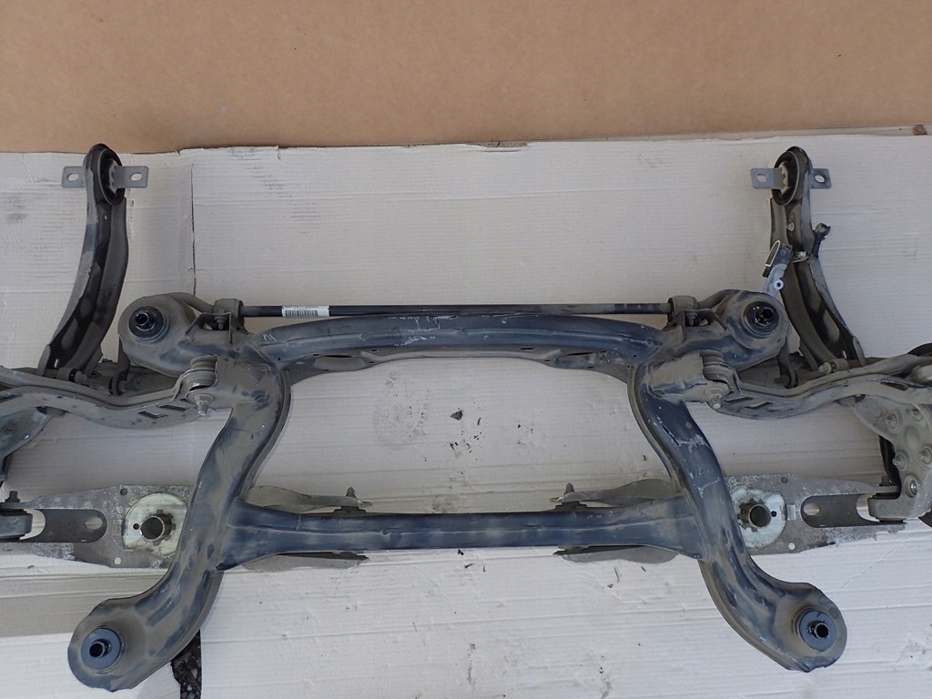 DW MERCEDES BENZ A200 W176 WÓZEK ZAWIESZENIE TYŁ