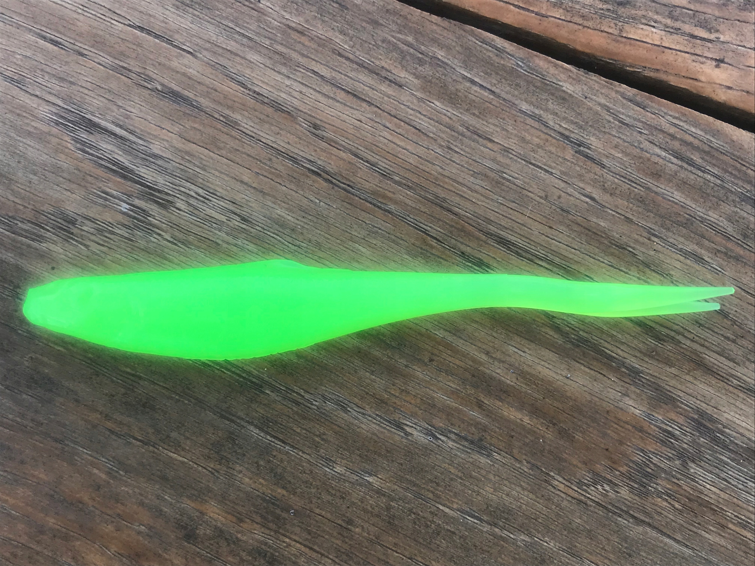 GUMA REALISTIC SHAD MATUSIAK KIEŁB 6cm nr 033 NEON Jaskółka