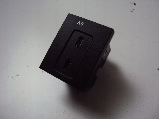 A2478200301 - Роз'єм USB зарядний пристрій USB MERCEDES A-Class W177