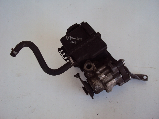 A0064667801 - НАСОС ГІДРОПІДСИЛЮВАЧА MERCEDES SPRINTER 906