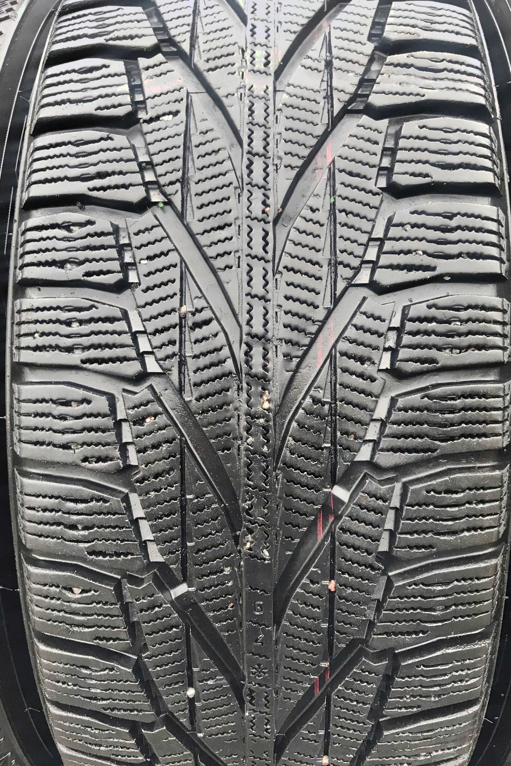 4x 215/65R16 NOKIAN HAKKAPELITTA R2 SUV 102R ZIMA Model Hakkapeliitta R2
