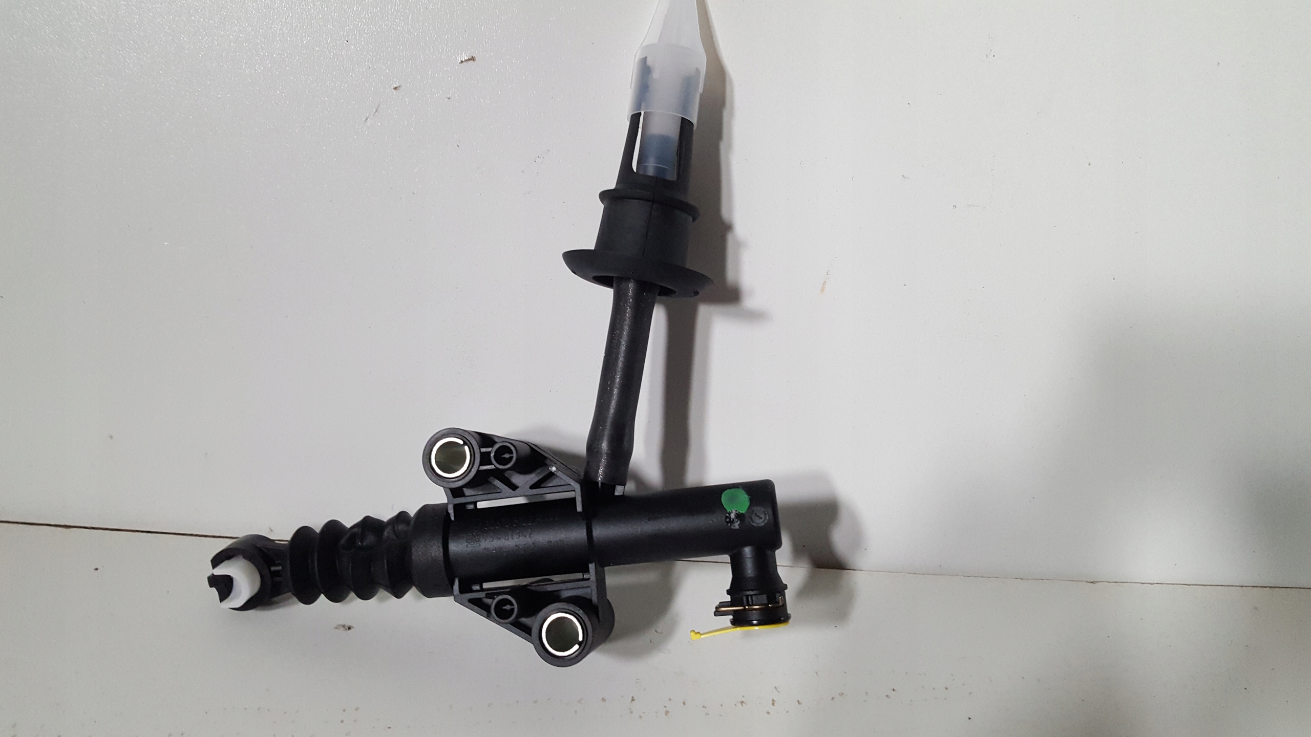 ORGINAL OEM POMPA SPRZEGLA RENAULT Trafic III 1 6 Numer katalogowy czesci 30 61 051 02R