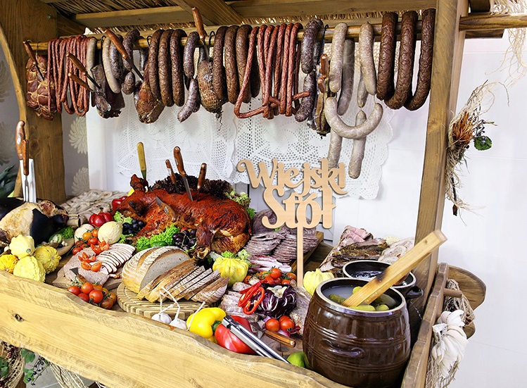 Stojący napis WIEJSKI STÓŁ DEKORACJA WESELE ŚLUB Marka PropaGanda