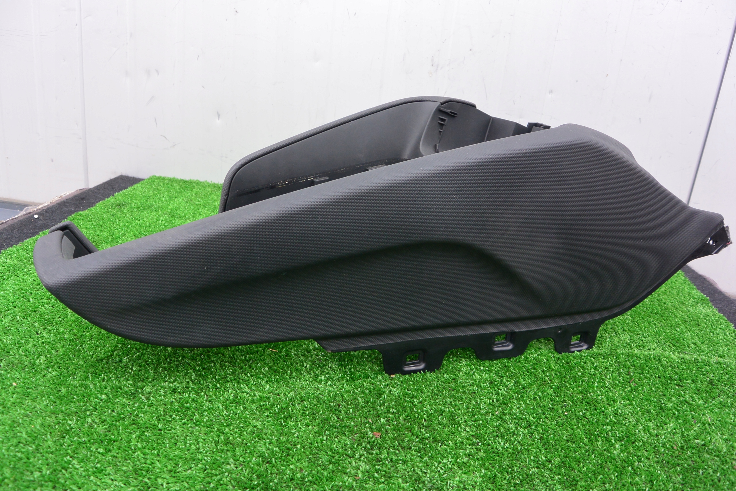 TUNEL ŚRODKOWY PRZÓD CZARNY AUDI TT 8J UK Typ samochodu Samochody osobowe