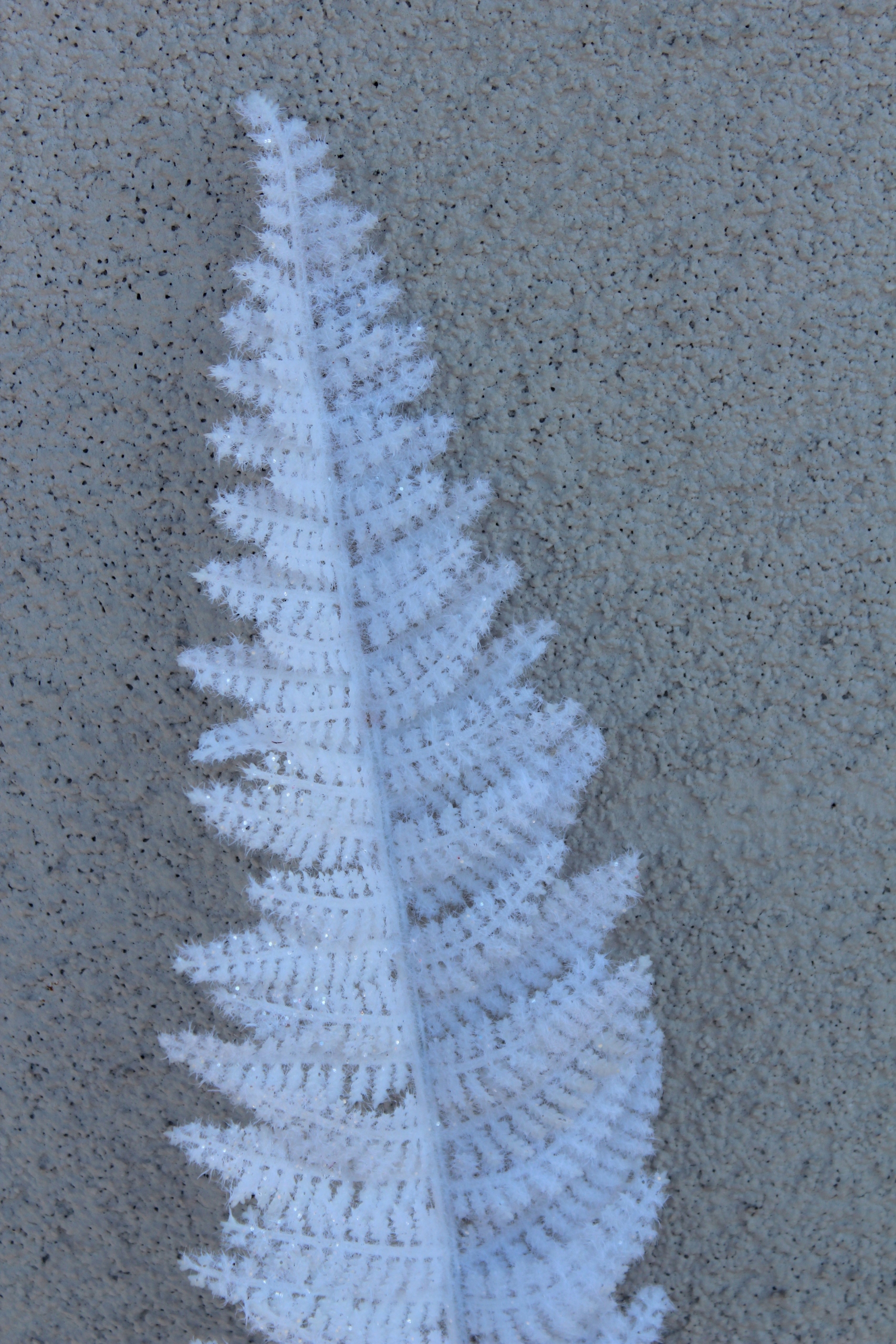 GAŁĄZKA LIŚĆ PAPROCI SZTUCZNE KWIATY BIAŁY 61cm Marka GlamurProjekt