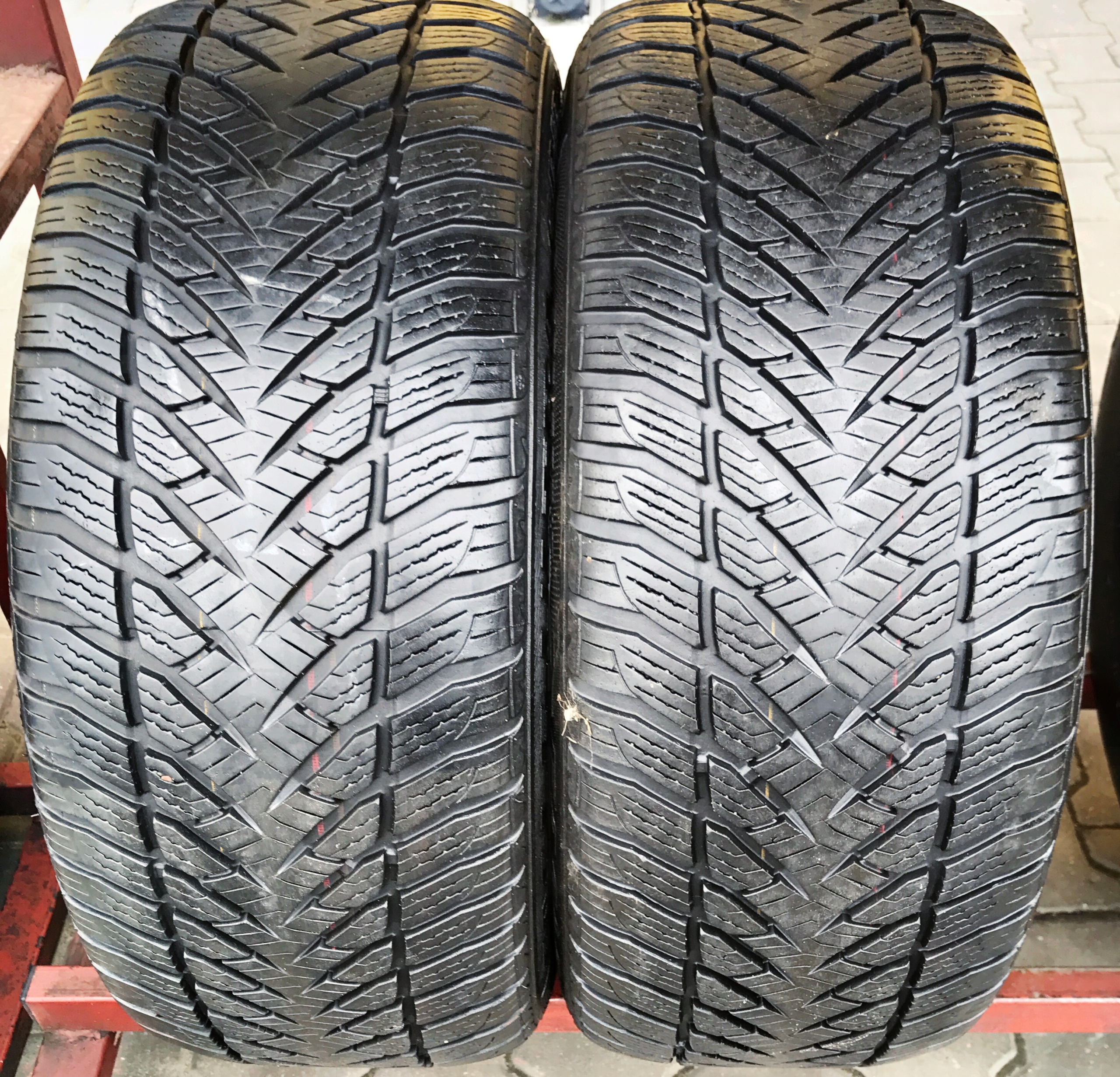 2x 225/50R17 GOODYEAR ULTRA GRIP GW3 RSC ZIMA
