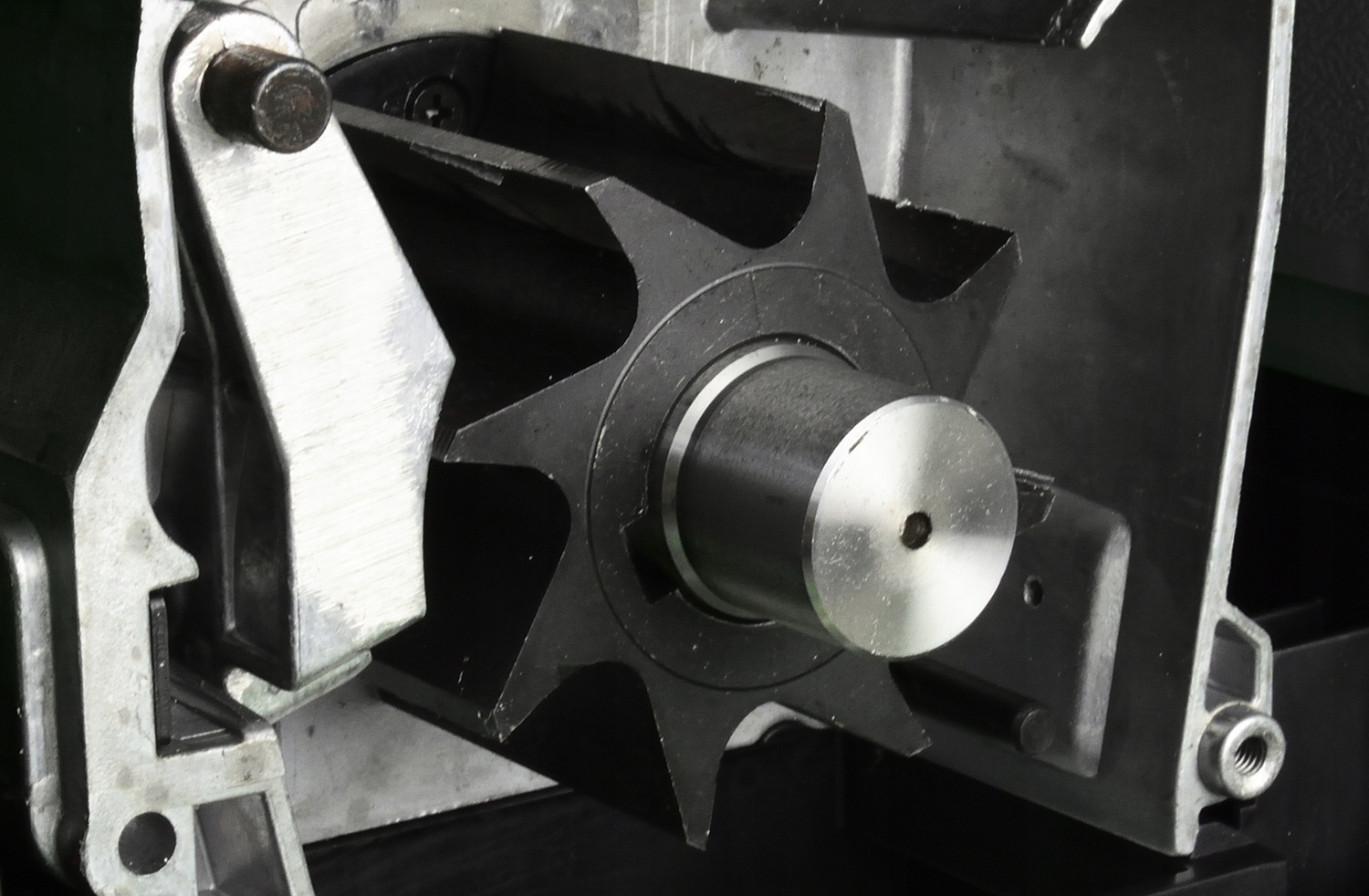 ROZDRABNIACZ ELEKTRYCZNY do GAŁĘZI RĘBAK FREZOWY 2800W 44MM SHE280S-BOX-G Kod producenta SHE280S-BOX-G