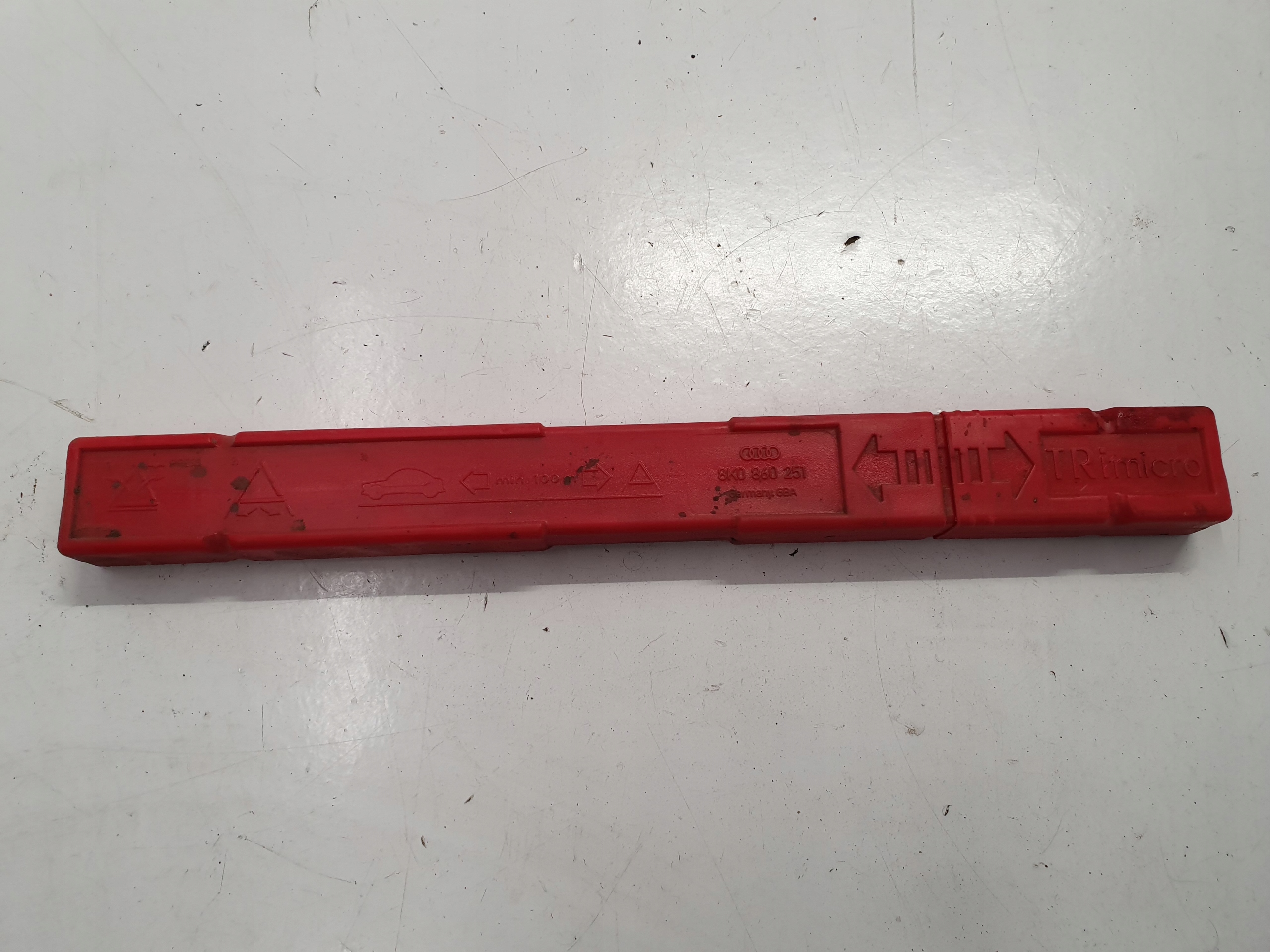 AUDI A3 A4 A5 A6 TRÓJKĄT OSTRZEGAWCZY 8K0860251