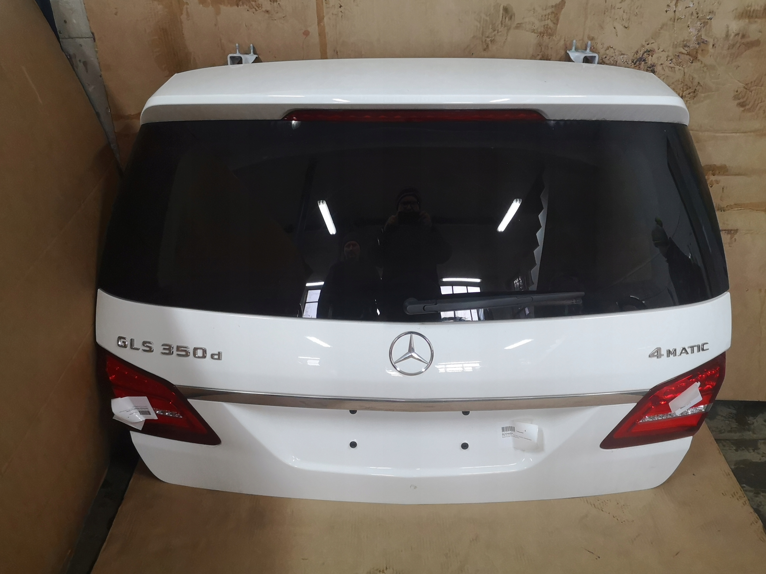 MERCEDES X166 GLS 2015 R KLAPA BAGAŻNIKA 149 Producent części Mercedes-Benz OE