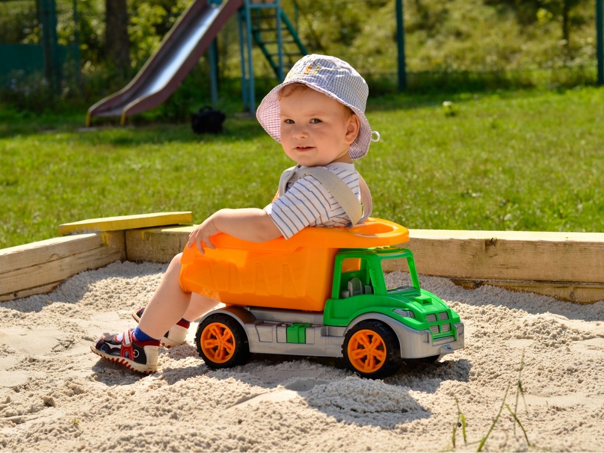 DUŻA WYWROTKA DLA DZIECI DO DOMU PIASKU OGRODU Bohater brak