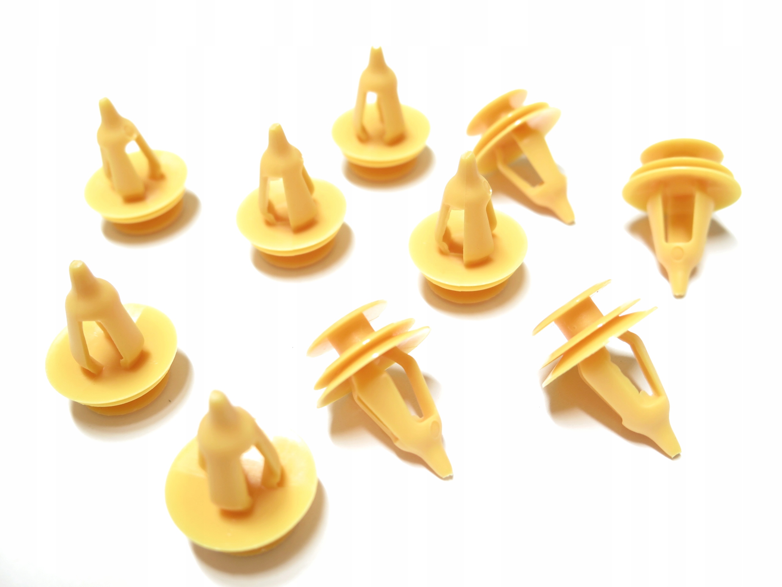 SPINKI KOŁKI DRZWI TAPICERKI MITSUBISHI CARISMA