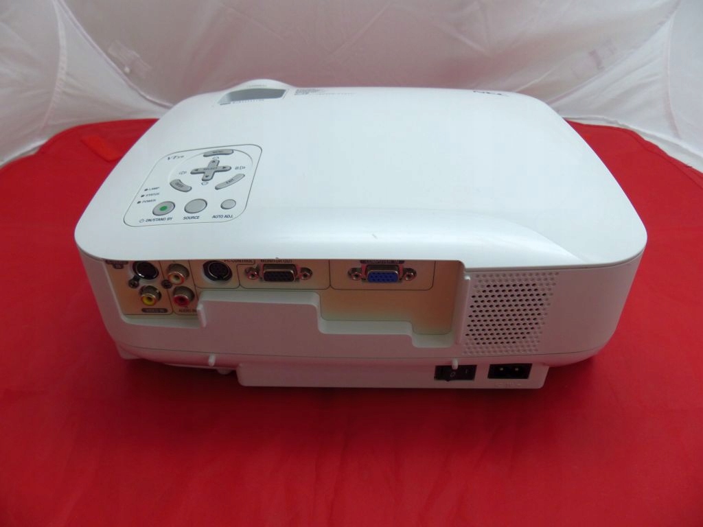 PROJEKTOR RZUTNIK NEC VT58 KINO MECZ FILM MŚ XGA KARAOKE PILOT FV Model VT58