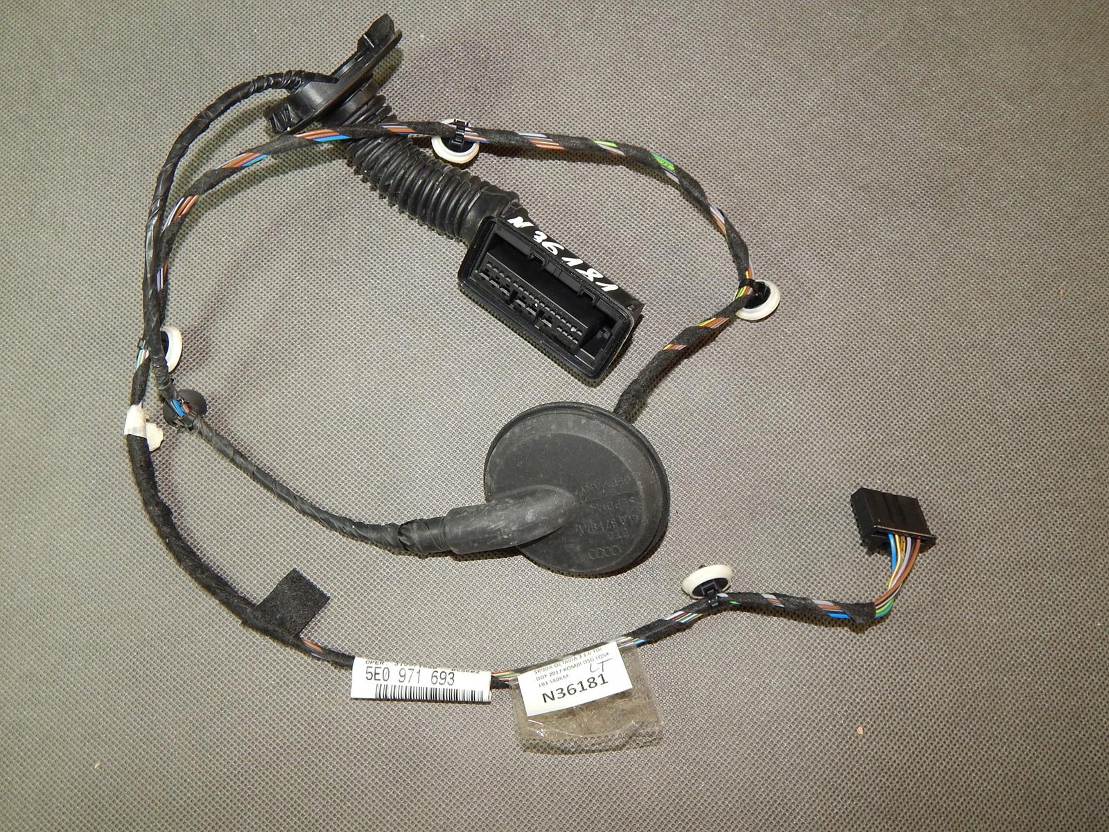 SKODA OCTAVIA 3 WIĄZKA DRZWI LEWY TYŁ 5E0971693