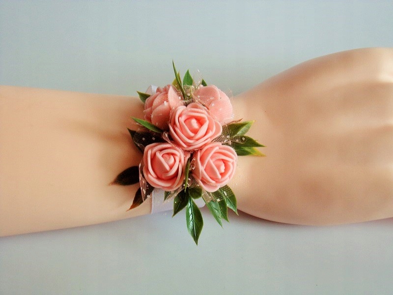 K 13 F * Kotylion bukiecik na rękę ślub studniówka Cechy dodatkowe brak