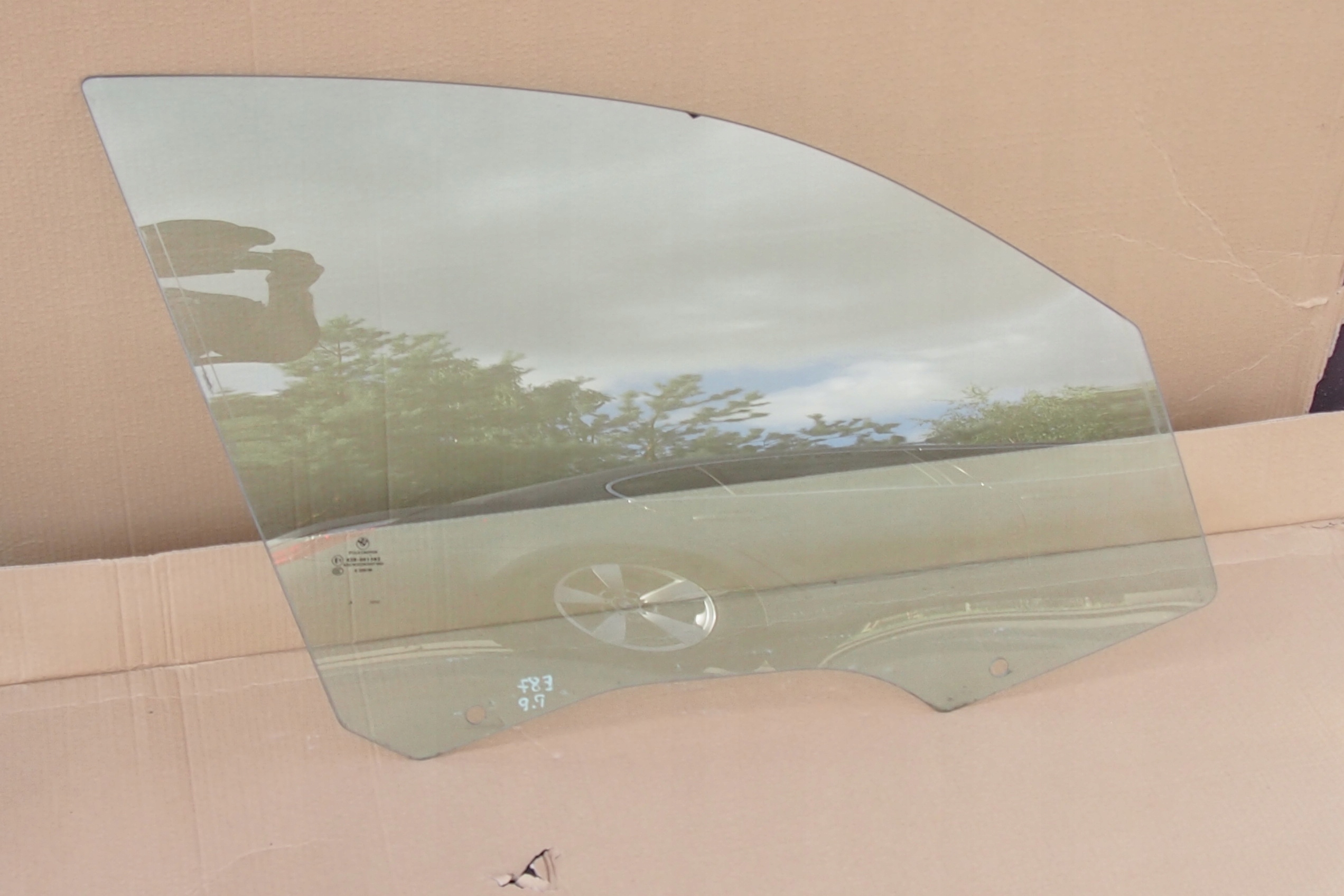 SZYBA DRZWI PRAWY PRZÓD PRZEDNIA BOCZNA BMW 1 E87