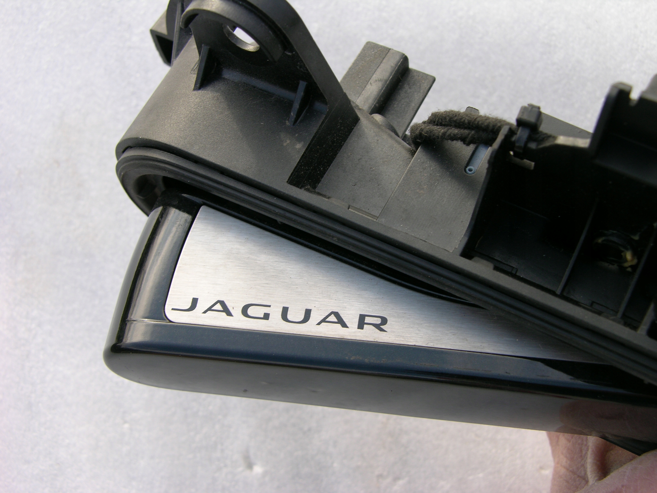 JAGUAR F TYPE KLAMKA ZEWNETRZNA PRAWY PRZOD EUROPA Weight with packaging 2 kg