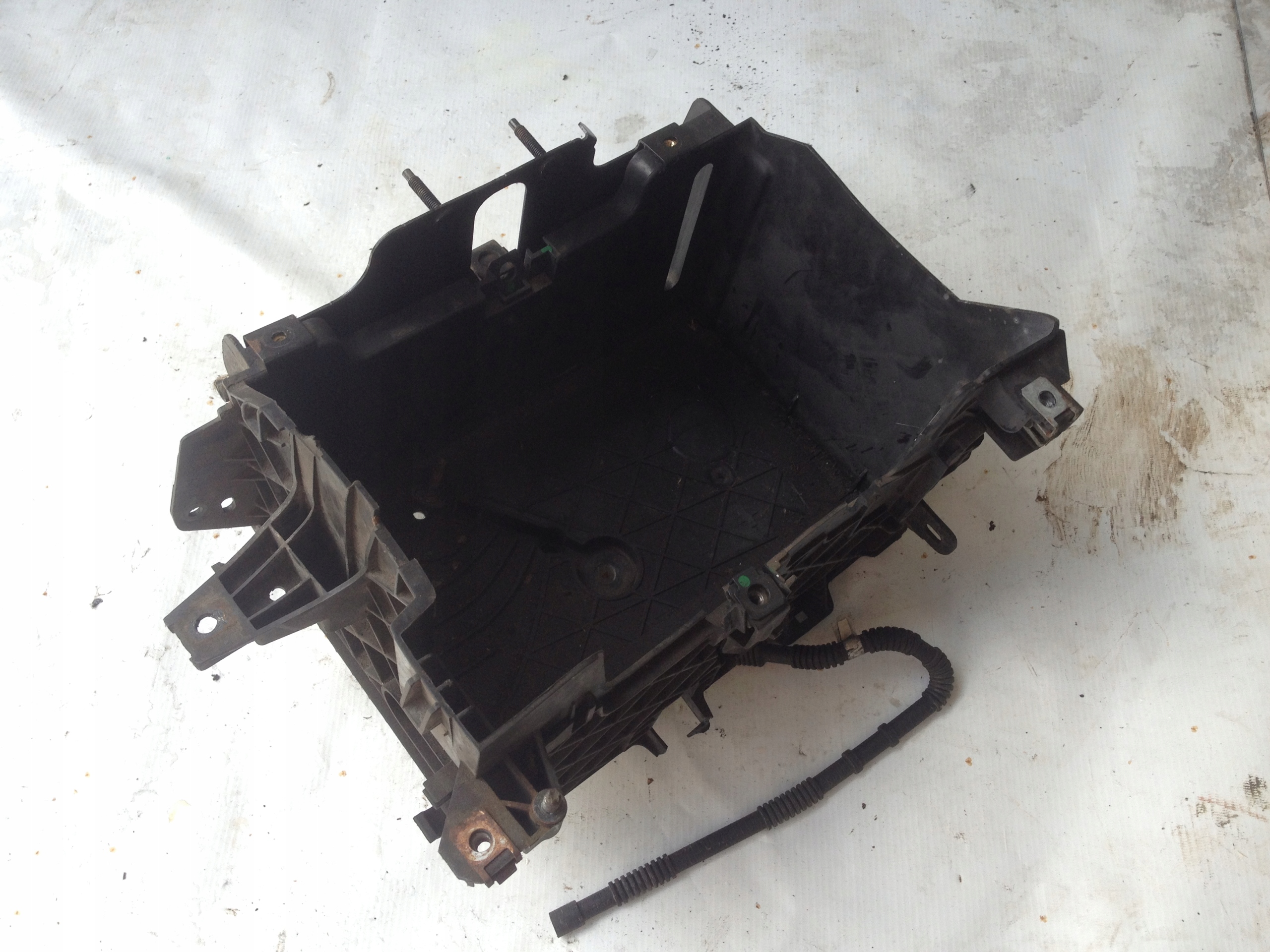 PODSTAWA AKUMULATORA MEGANE III 244460002R