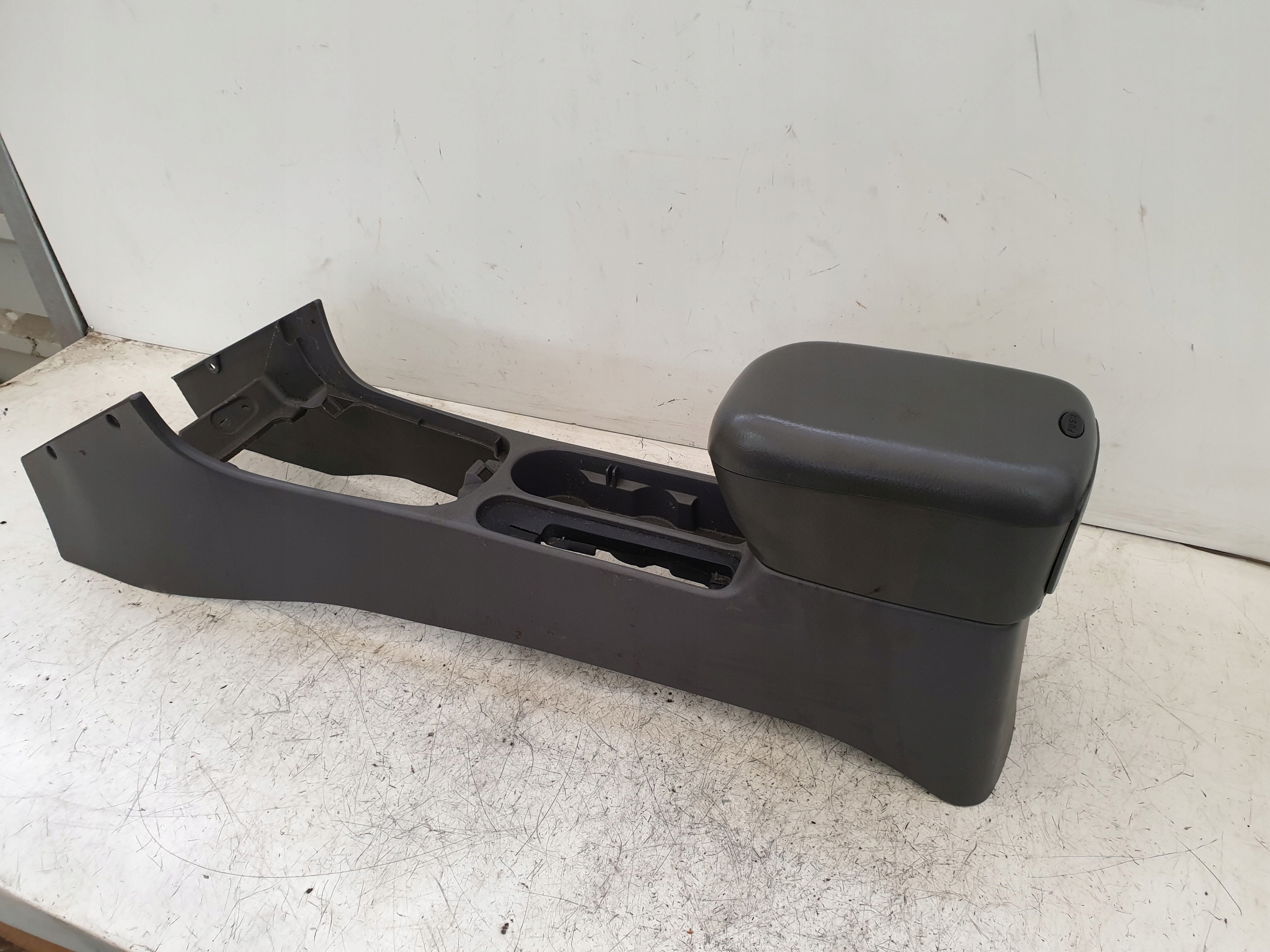 TUNEL ŚRODKOWY PODŁOKIETNIK KIA SHUMA 99R EU