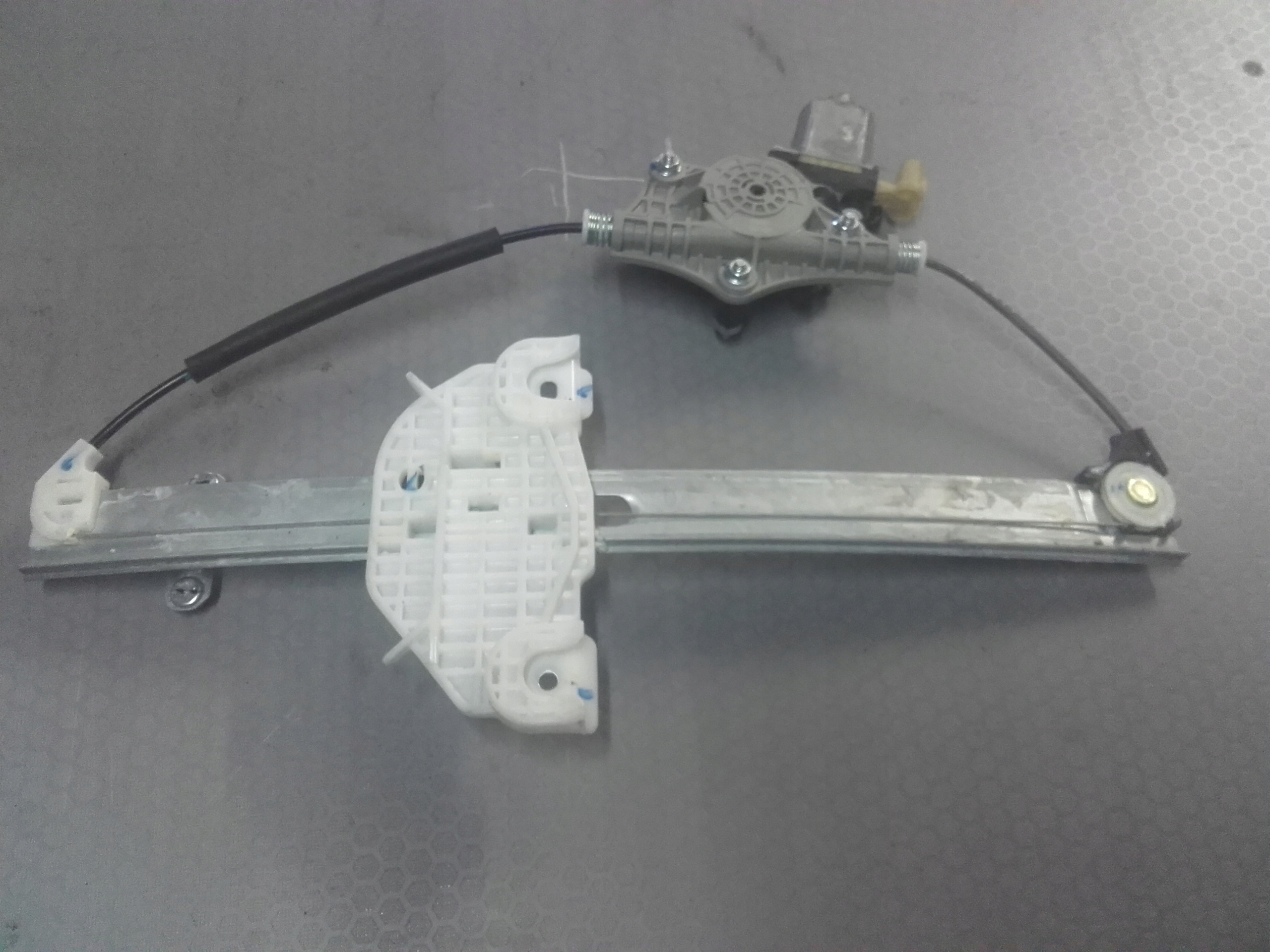 KIA RIO В 17- PODNOSNIK СТЕКОЛ ЛЕВЫЙ или ПРАВЫЙ ЗАД.