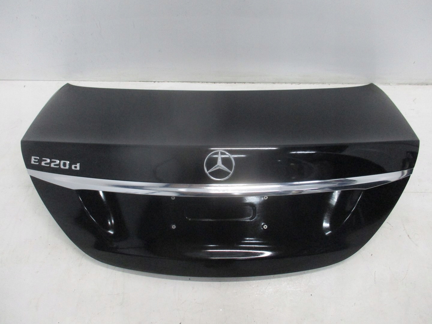 Klapa tylna MERCEDES E KLASA 213 KAMERA 16R Numer katalogowy części Klapa tylna MERCEDES E KLASA 213 KAMERA 16R