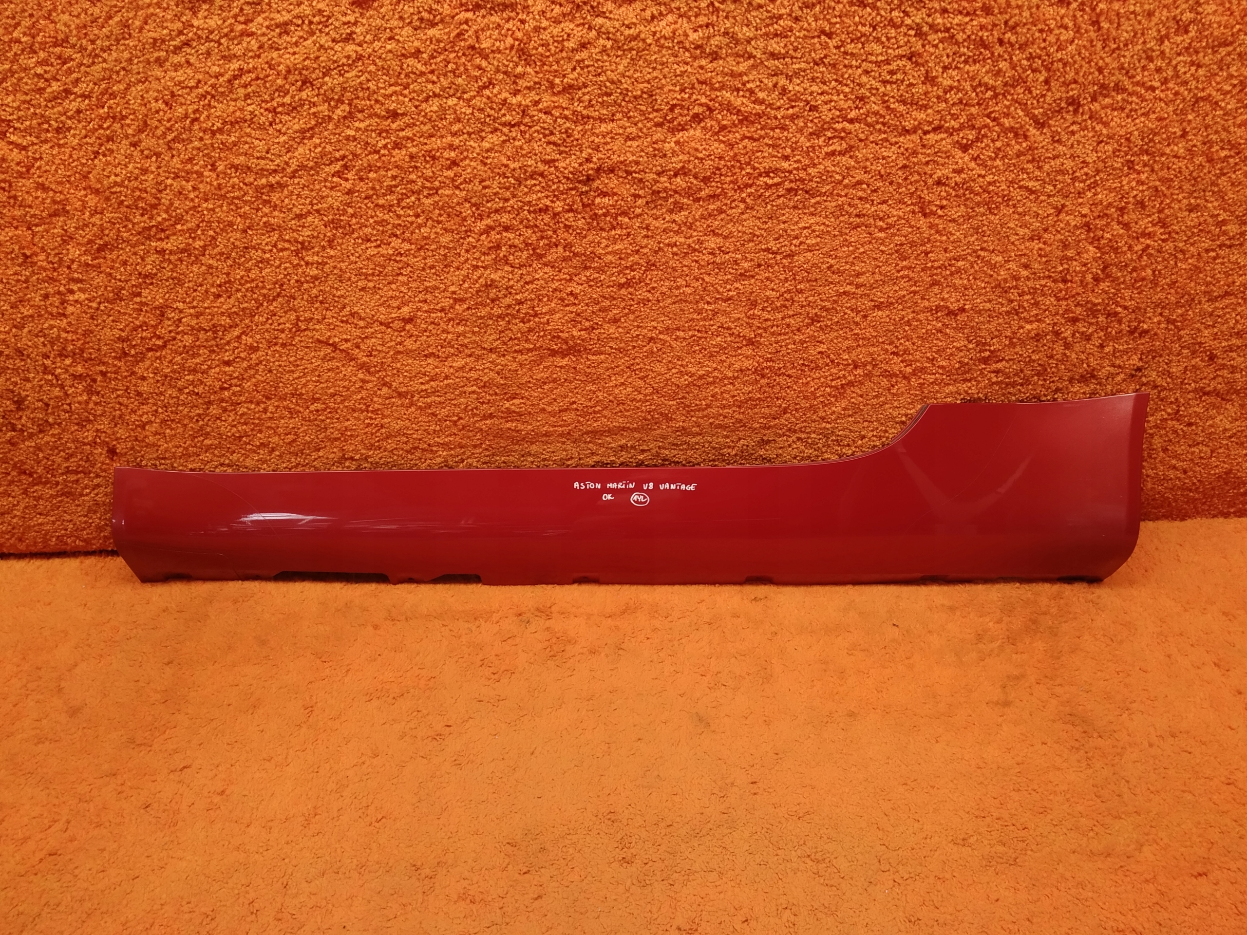 Aston Martin V8 Vantage threshold moulding left cap threshold