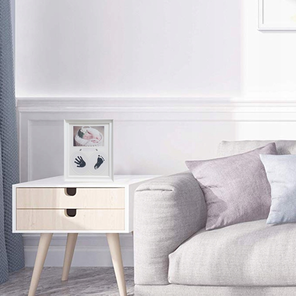 BIAŁA RAMKA DO ZDJĘĆ Z TUSZEM ODCISK RĄCZKI STÓPKI Wysokość produktu 9 cm