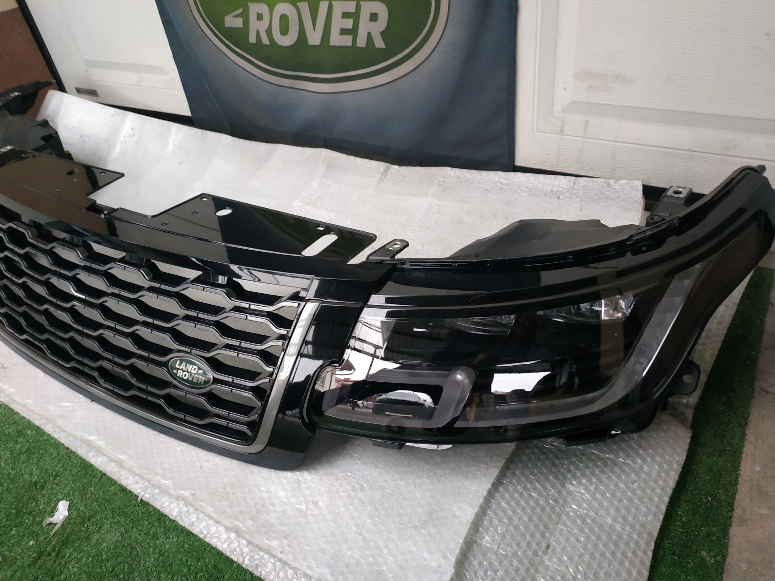 RANGE ROVER VOGUE L405 LIFT ATRAPA-GRILL Producent części Land Rover OE