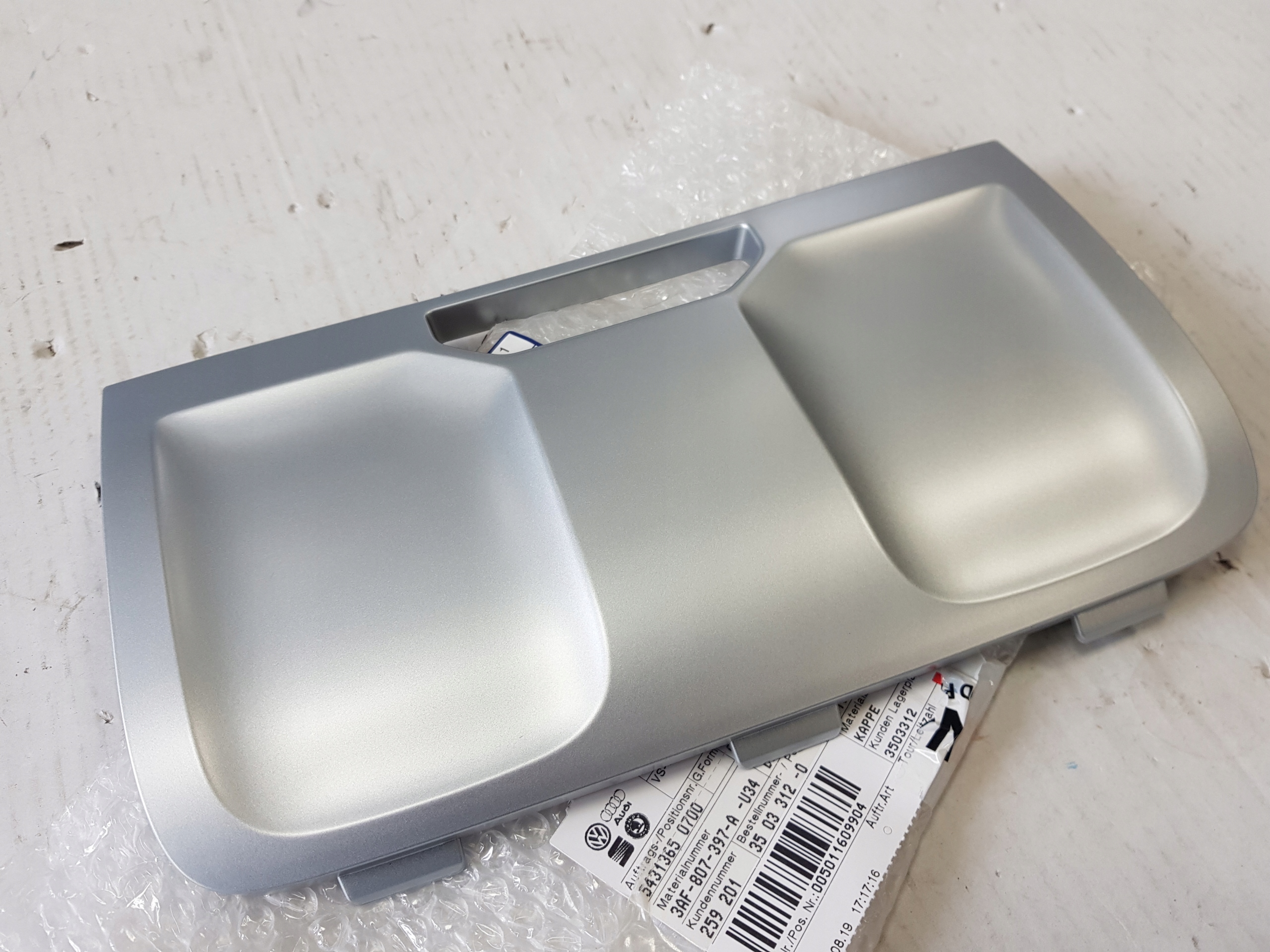 3AF807397A - Заглушка крюка бампера PASSAT B7 ALLTRACK X