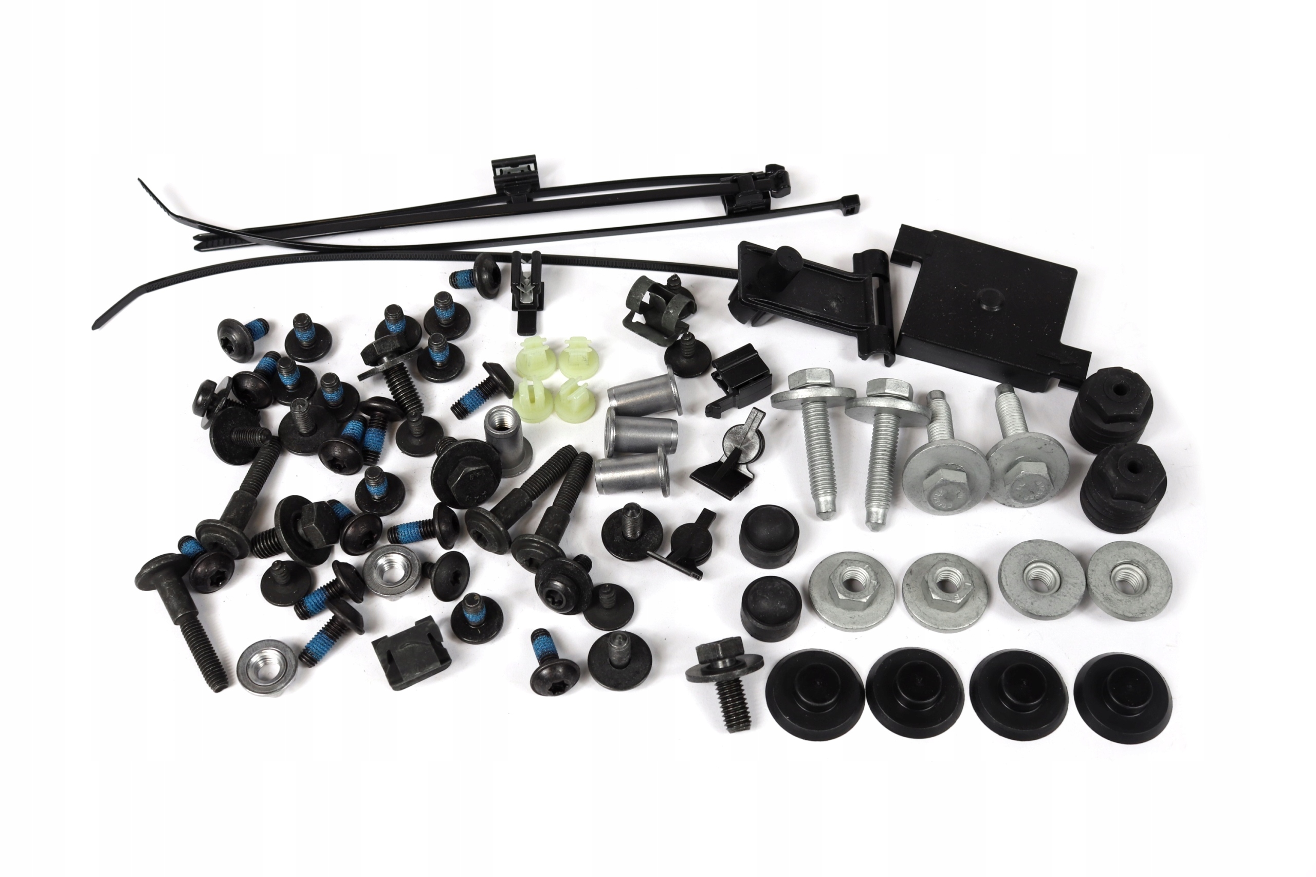 ZESTAW ELEMENTOW MOCUJACYCH MASKA PRZOD AUDI A8 D4