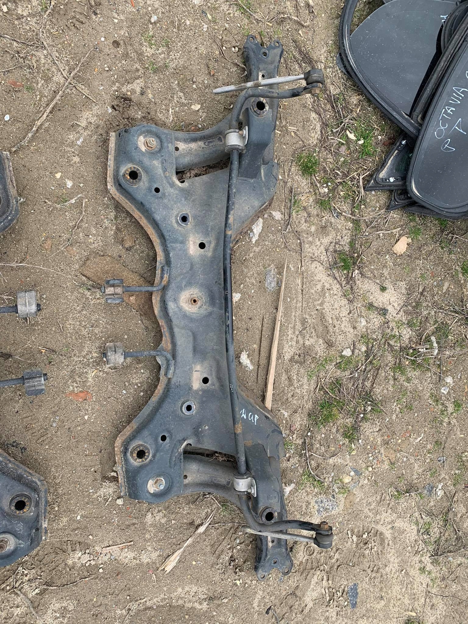 Vw Up 1,0 MPi Wózek belka Sanki