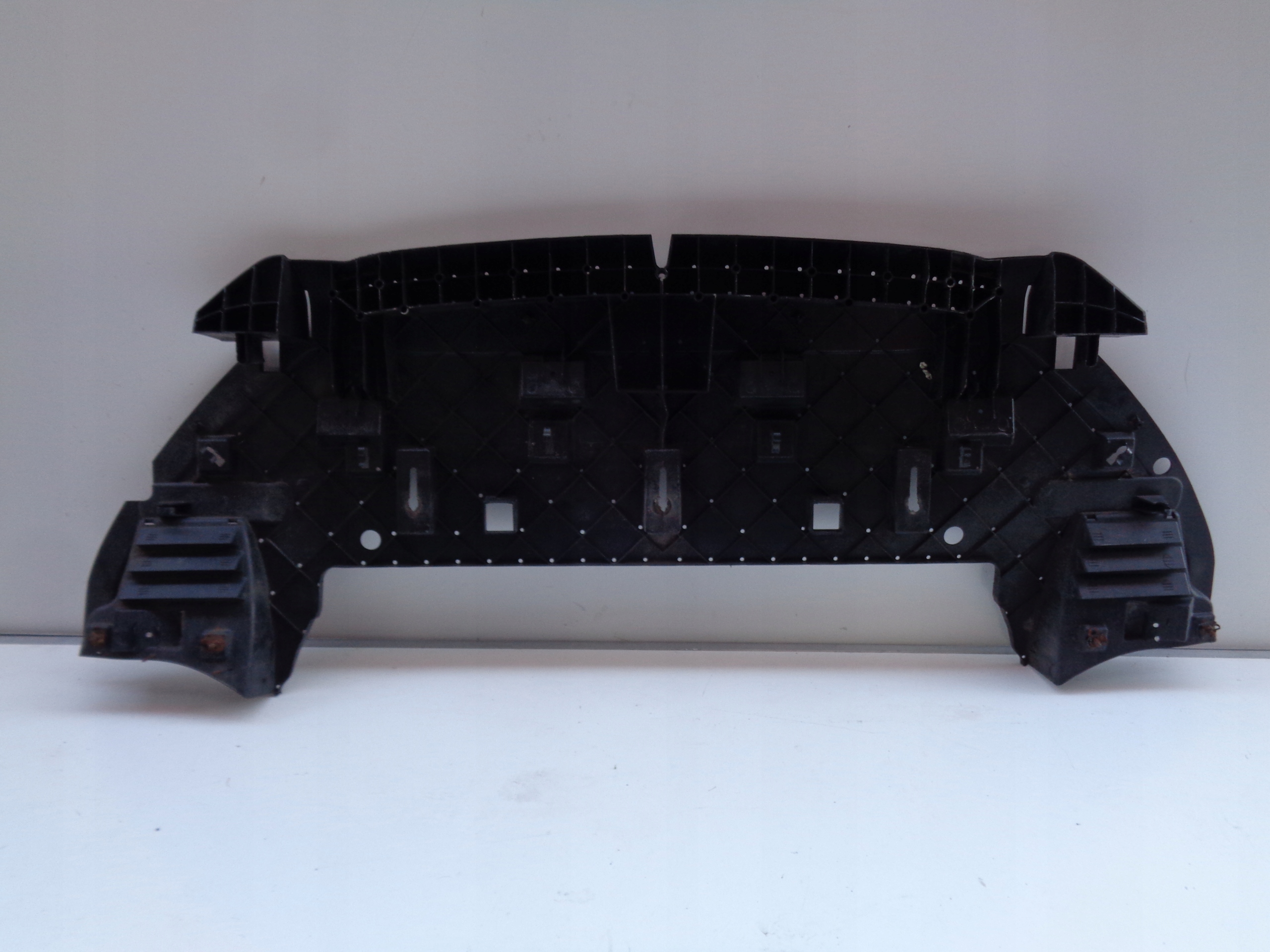 BLENDE ABDECKUNG UNTER FRONTSTOSSSTANGE PEUGEOT 5008 09