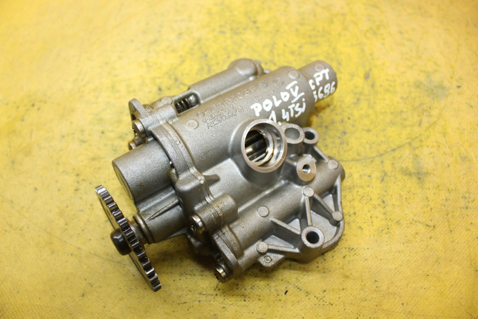 POMPA OLEJU VW POLO V 1.4 TSI 04E115103F CPT