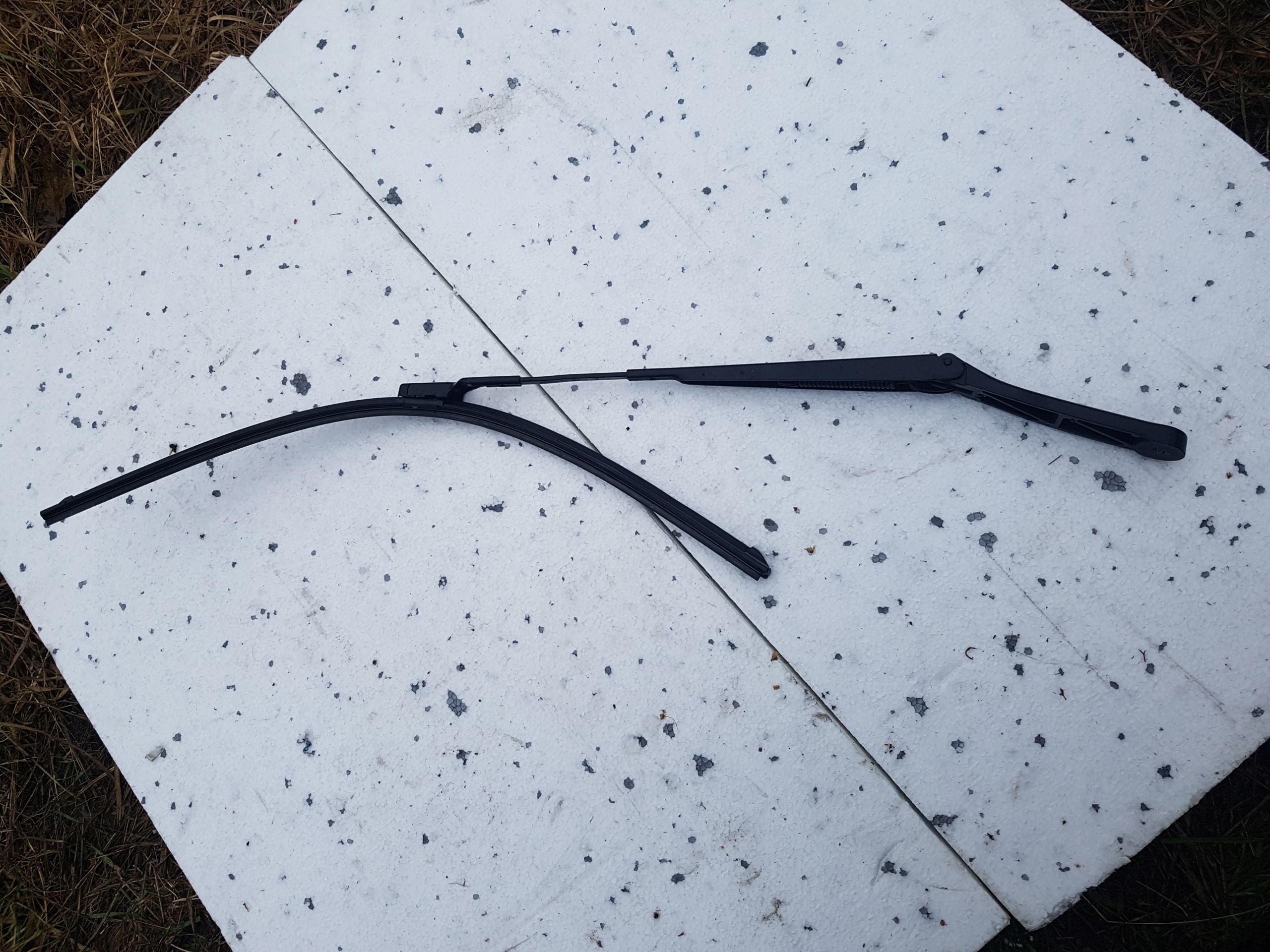 Vw passat b8 ramiona wycieraczek 3G1955409 410