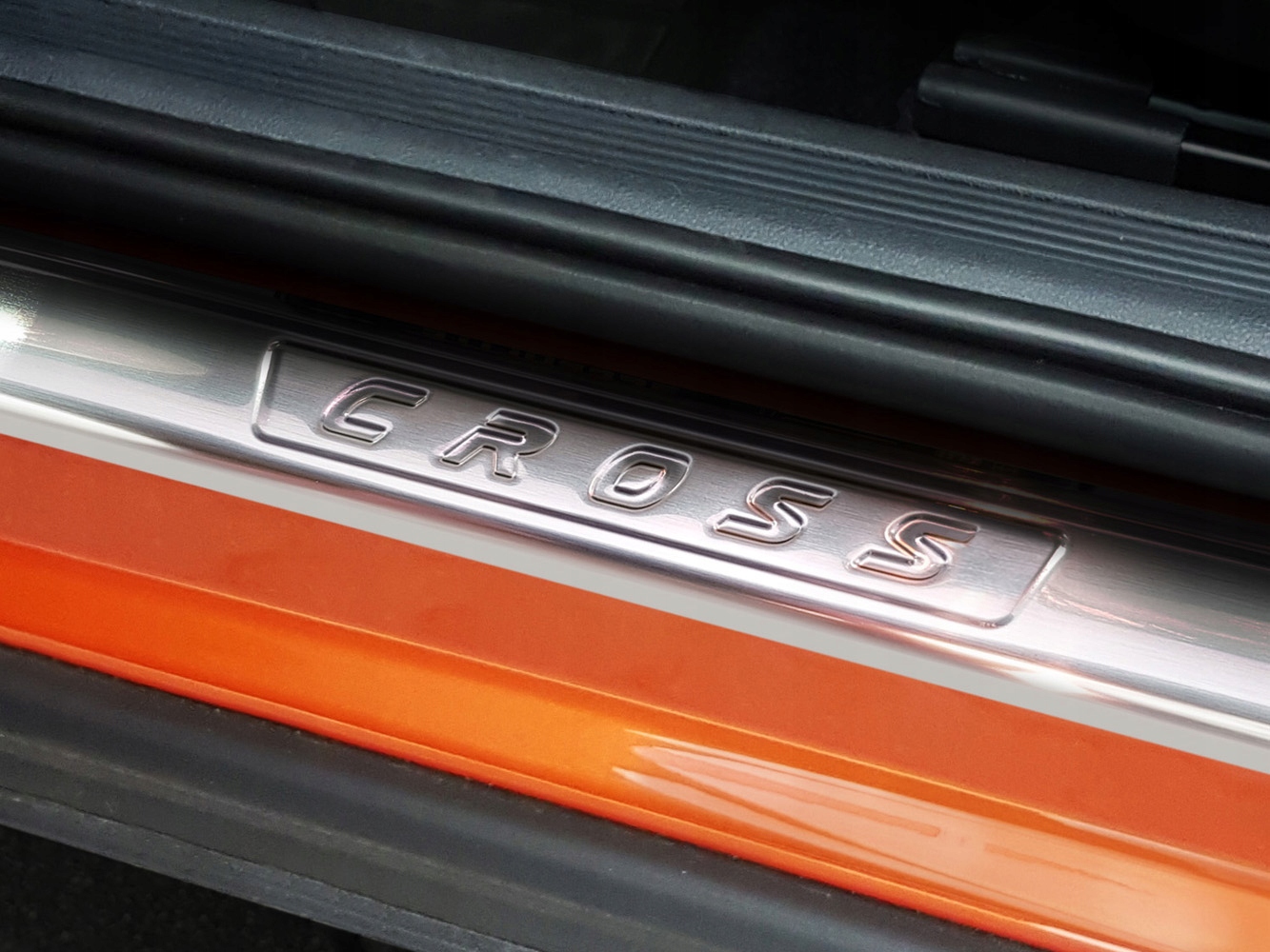 VOLKSWAGEN T Cross nakladki na progi progowe Weight with packaging 2 kg