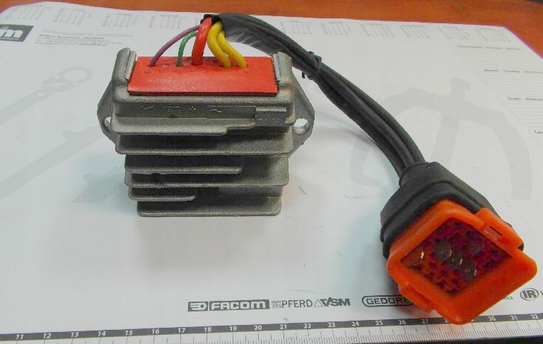 Regulator SAPRISA REF4476 UNIVERSAL / 14V 30A Marka inny