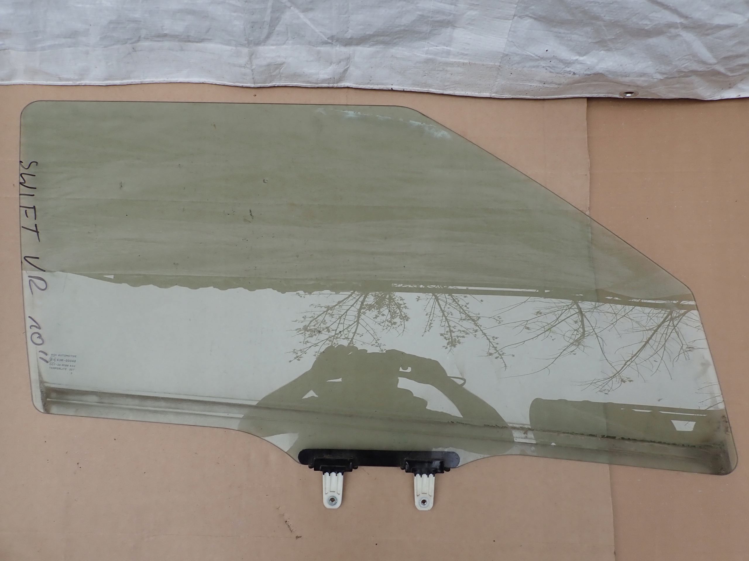 SUZUKI SWIFT 10-MK7 СТЕКЛО ПЕРЕДНЕЙ ПРАВОЙ ДВЕРИ