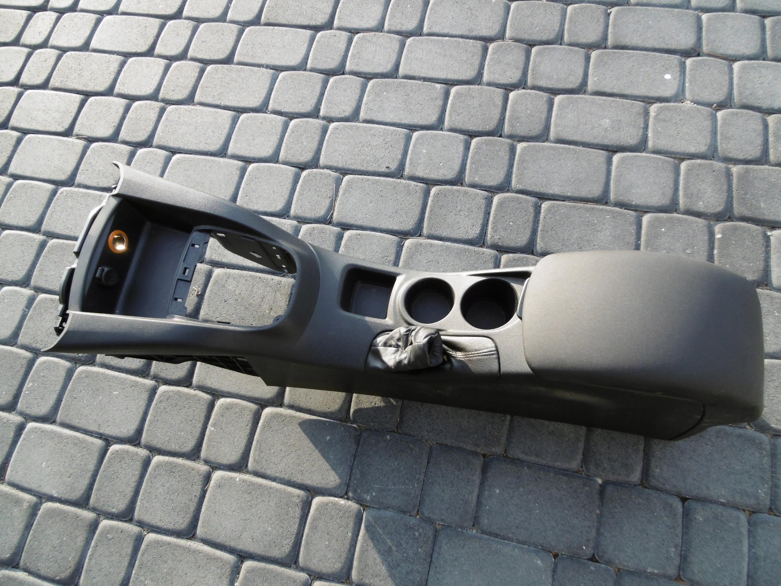 Подлокотник консоль CITROEN C4 II B7 2010-2017