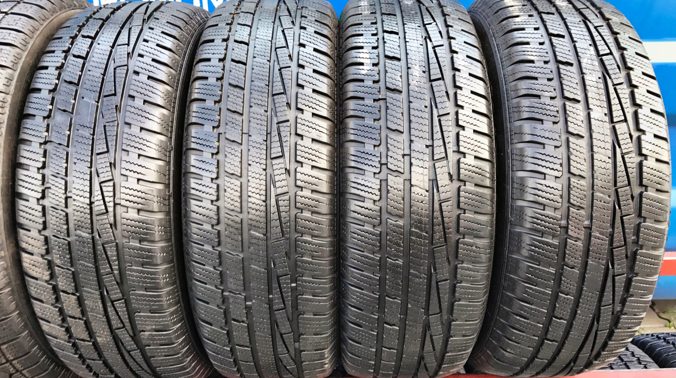 4x 215/65R16 GOODYEAR UG PERFORMANCE 98H ZIMA