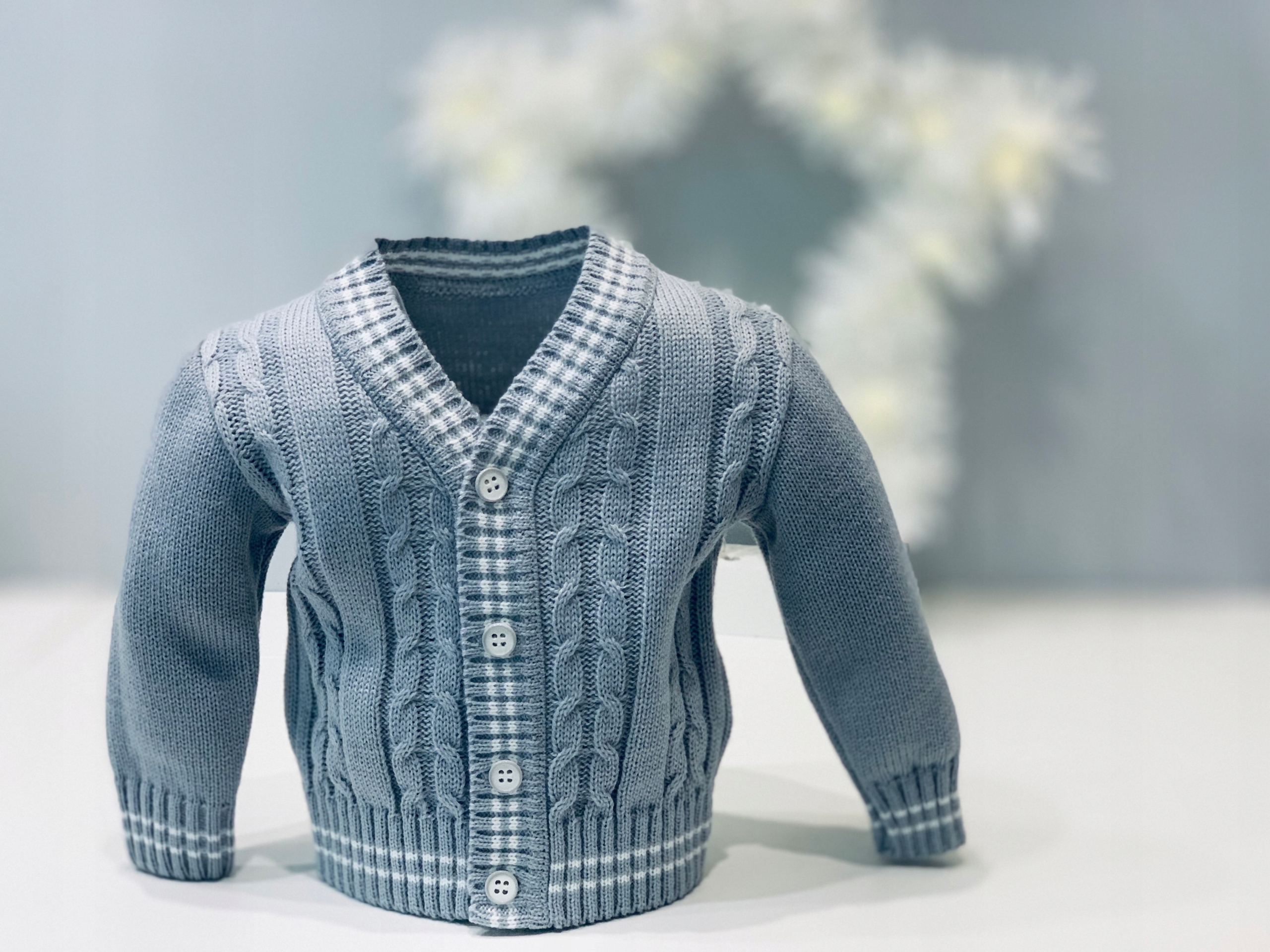 SWETEREK 98 cm jasnoszary dla chłopczyka zapinany Dekolt szpic