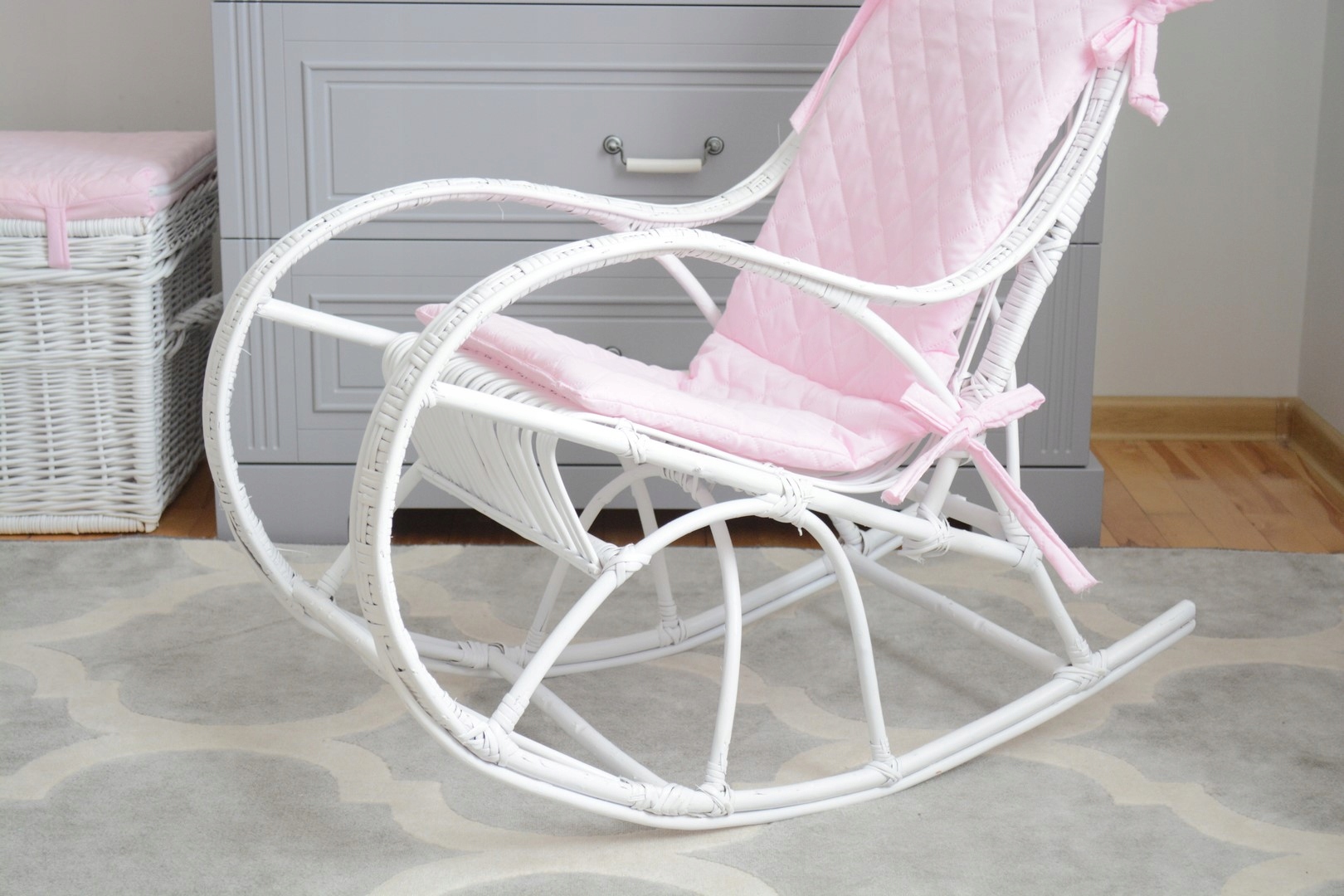 Fotelik bujany z wikliny dla DZIECKA kolor BIAŁY Marka inna