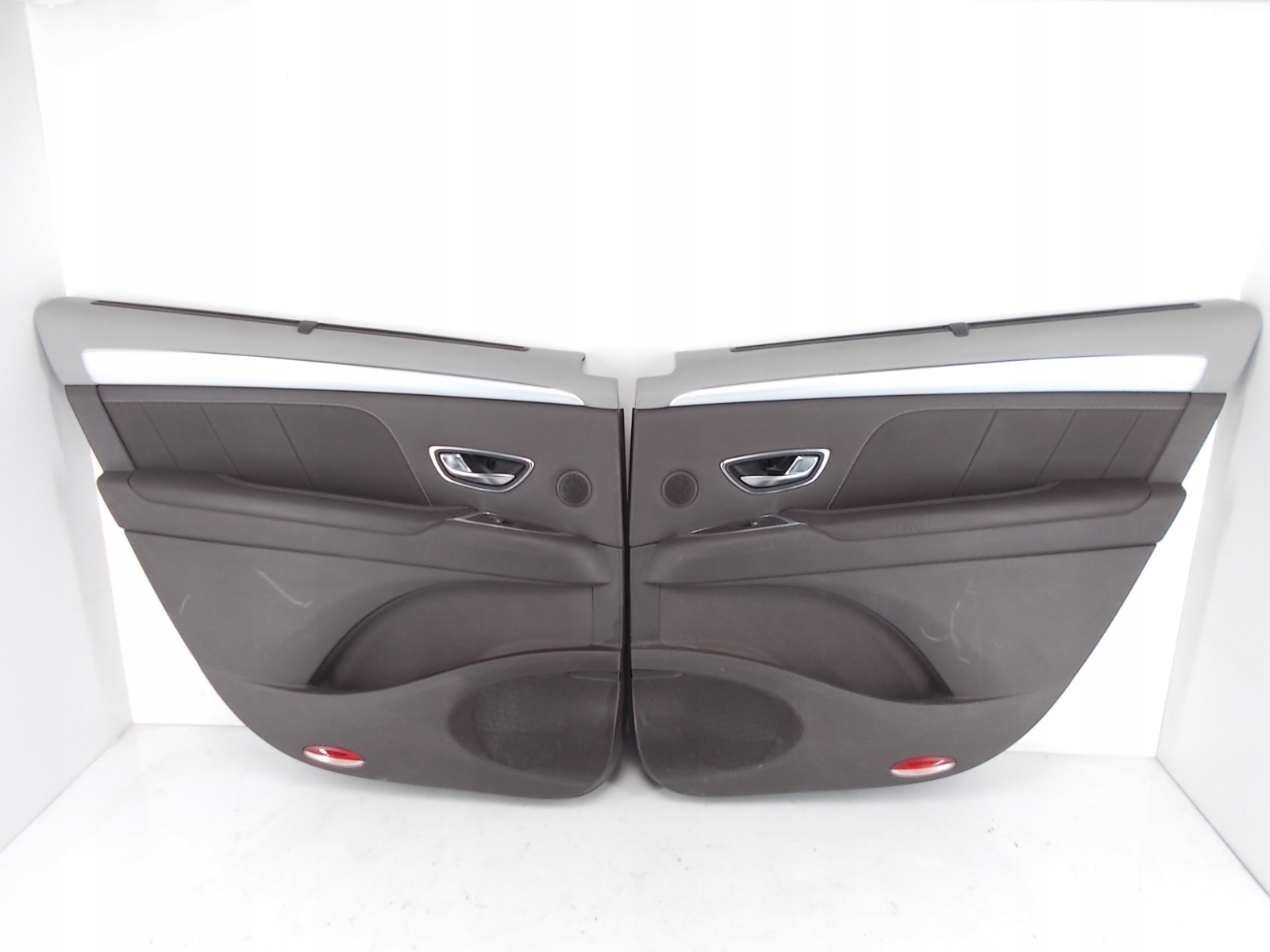 ŚRUBA MOCOWANIE TAPICERKI DRZWI ESPACE V BOCZEK Typ samochodu Samochody osobowe