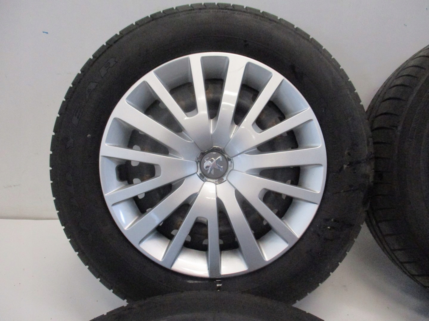 Koła felgi Opony STALOWE PEUGEOT 308 T9 R15 Liczba felg w ofercie 4 szt.