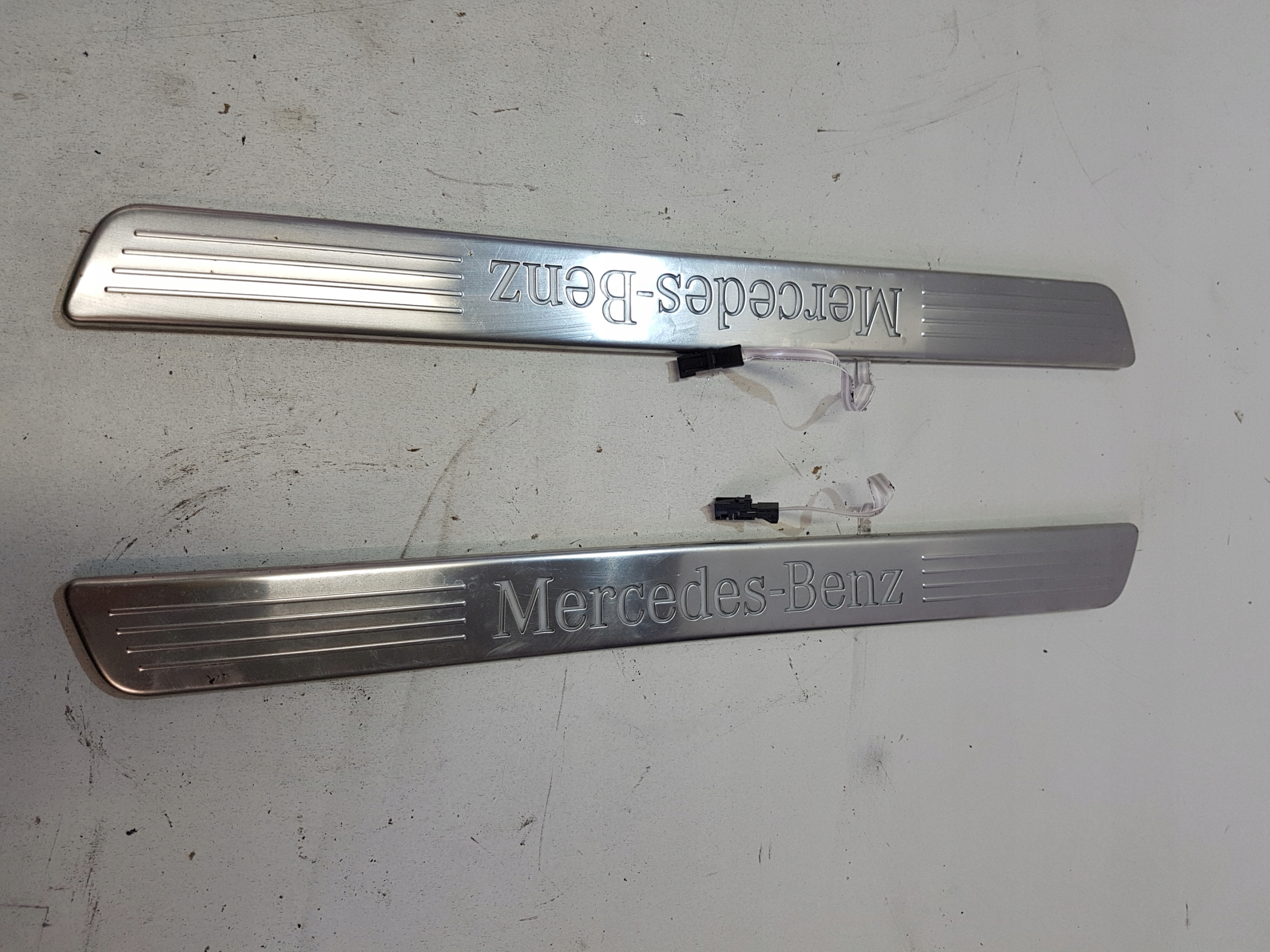 MERCEDES GLA w156 listwa progowa podświetlana praw